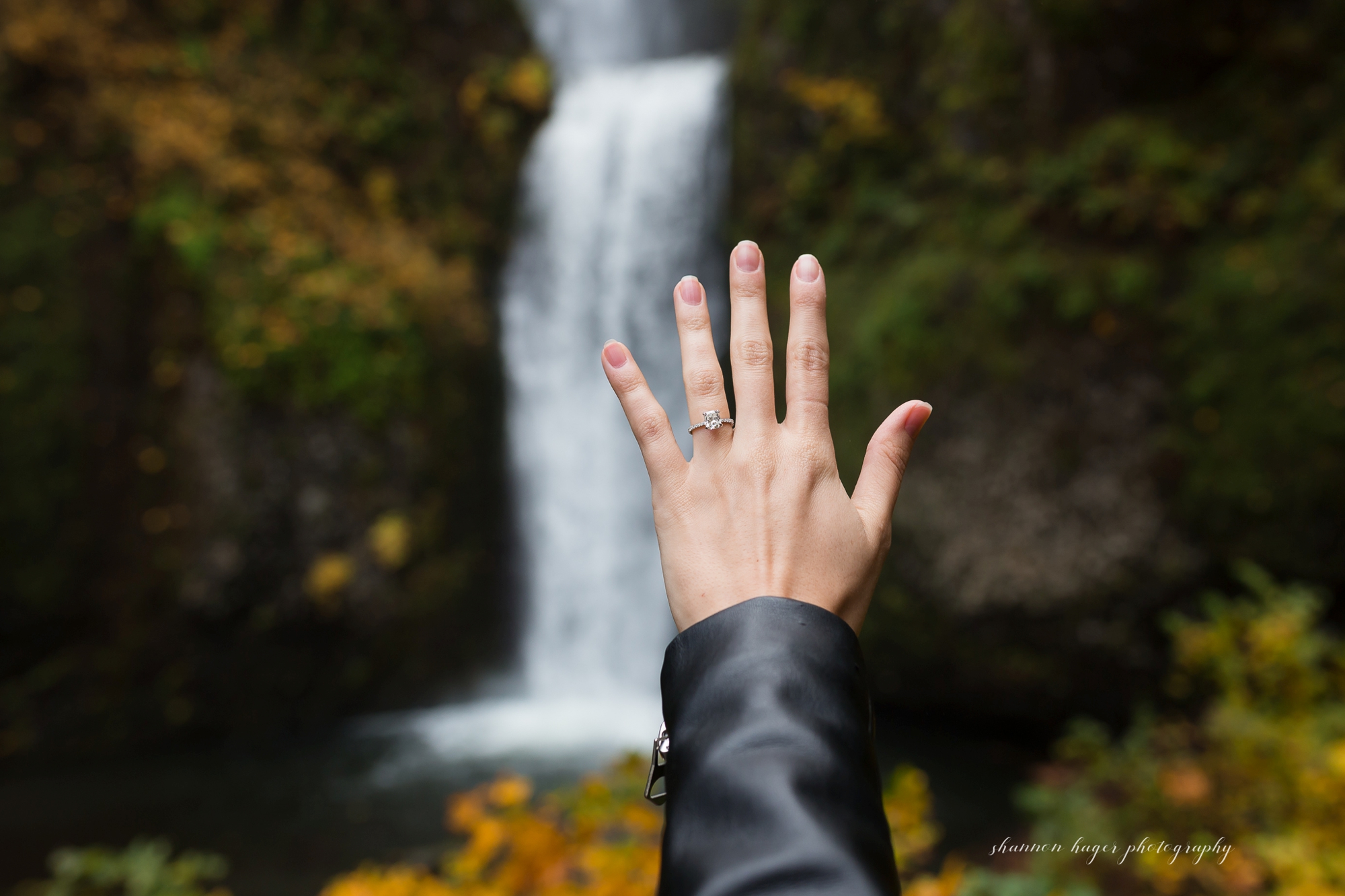 wedding proposal photographer in portland oregon, multnomah falls wedding proposal, oregon wedding photographer
