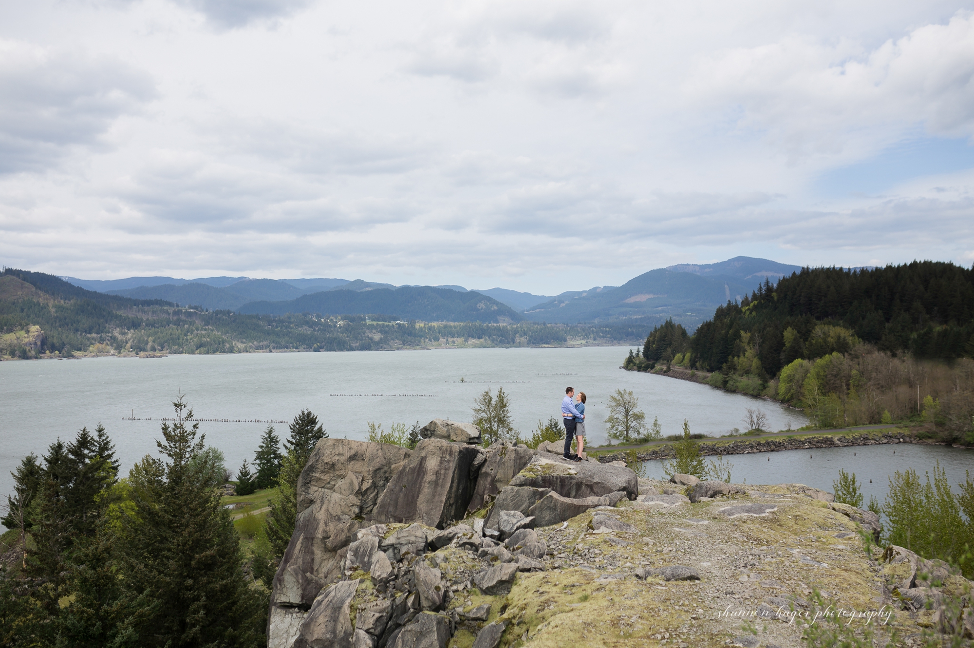 portland photographer weddings, outdoor engagement session columbia river gorge