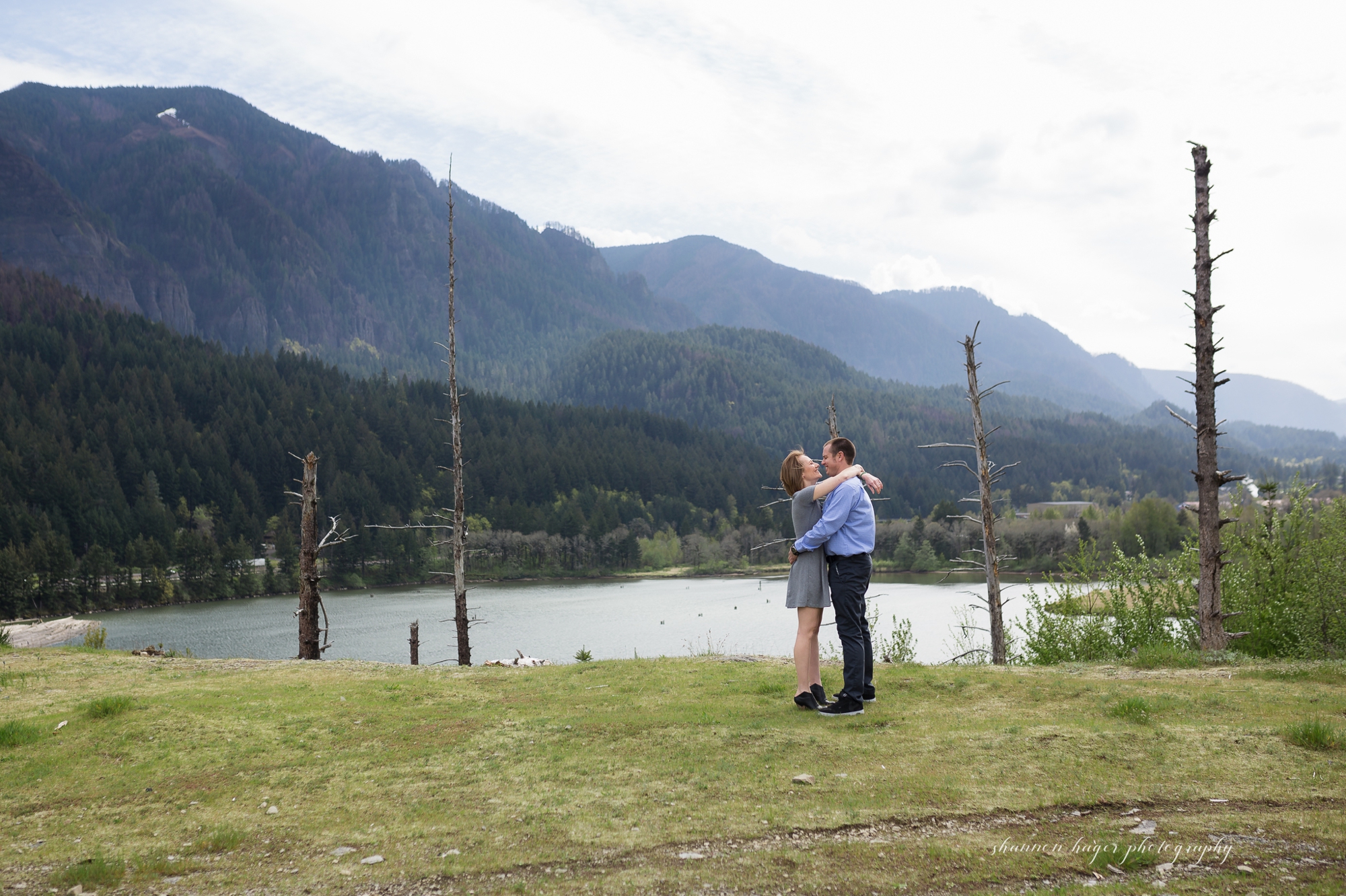 portland photographer weddings, outdoor engagement session columbia river gorge