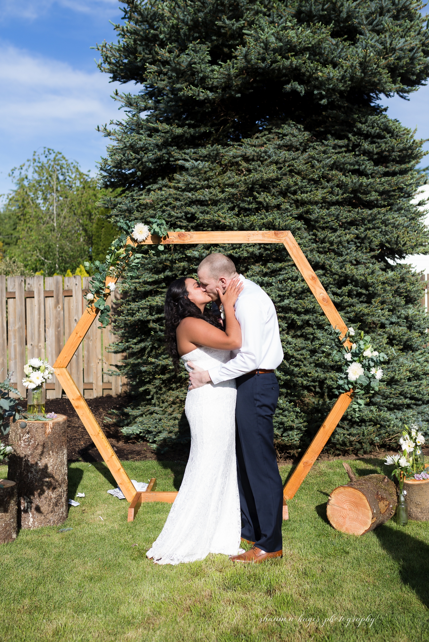 backyard wedding portland photographer, micro wedding portland, oregon zoom wedding photographer