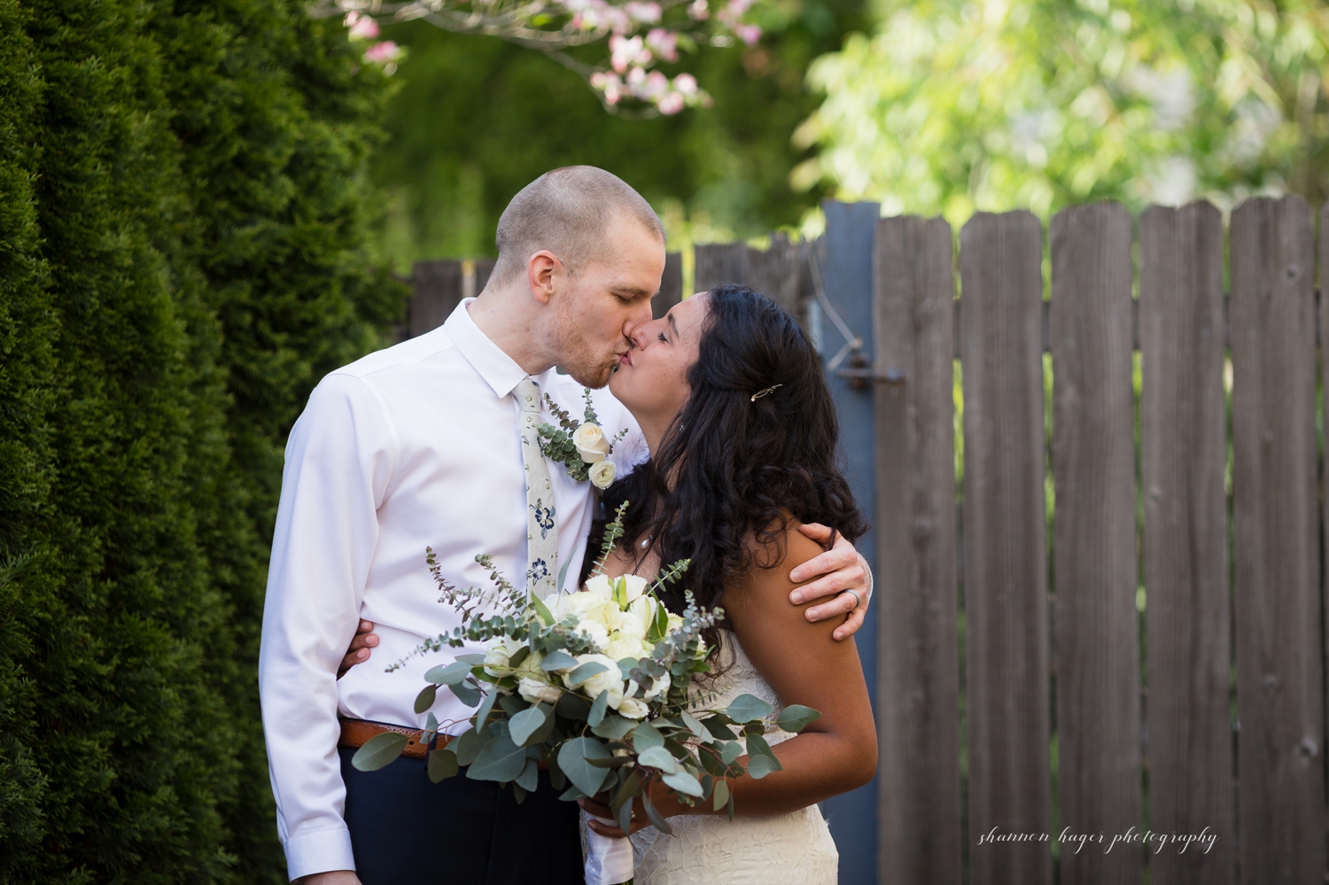 backyard wedding portland photographer, micro wedding portland, oregon zoom wedding photographer