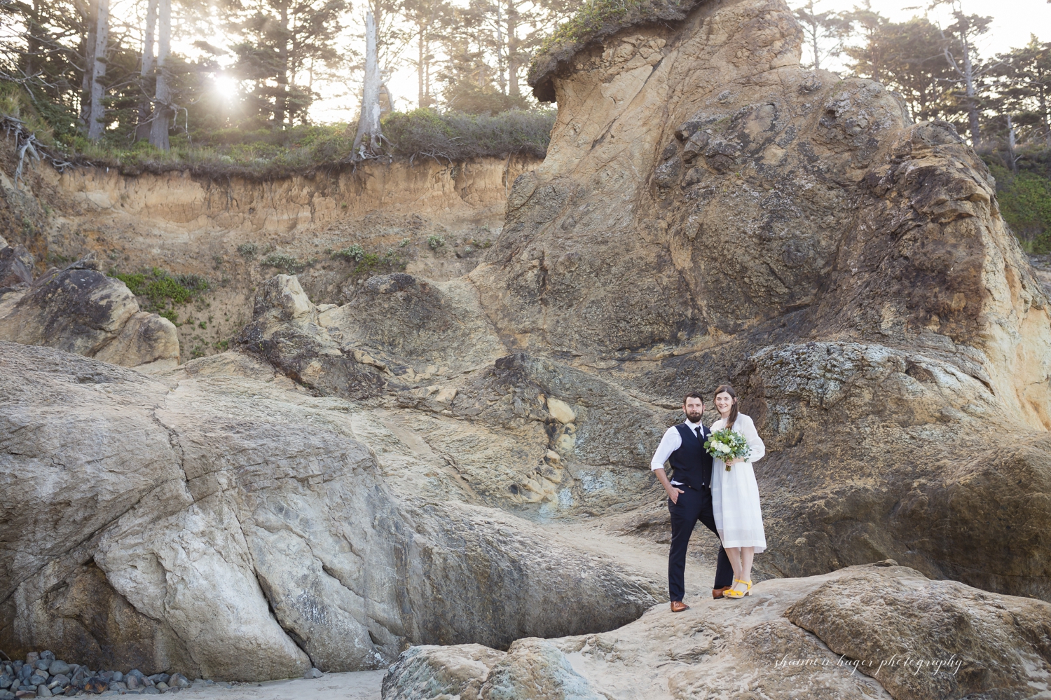 cannon beach anniversary session at hug point by shannon hager photography