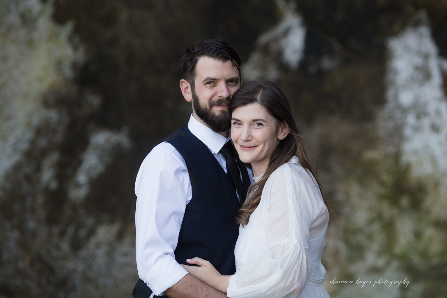 cannon beach anniversary session at hug point by shannon hager photography
