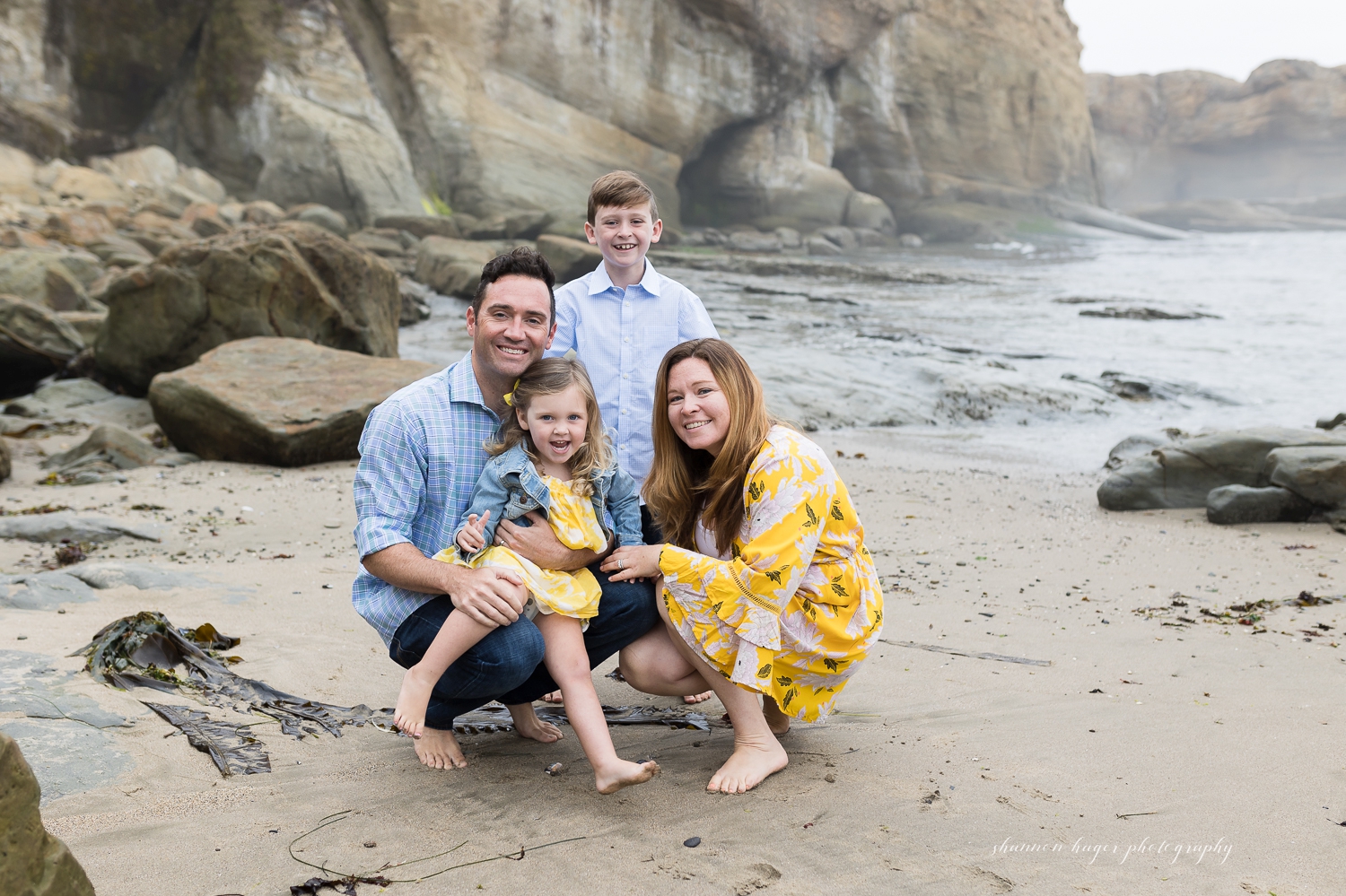 newport oregon coast family photo session by shannon hager photography at devil's punchbowl