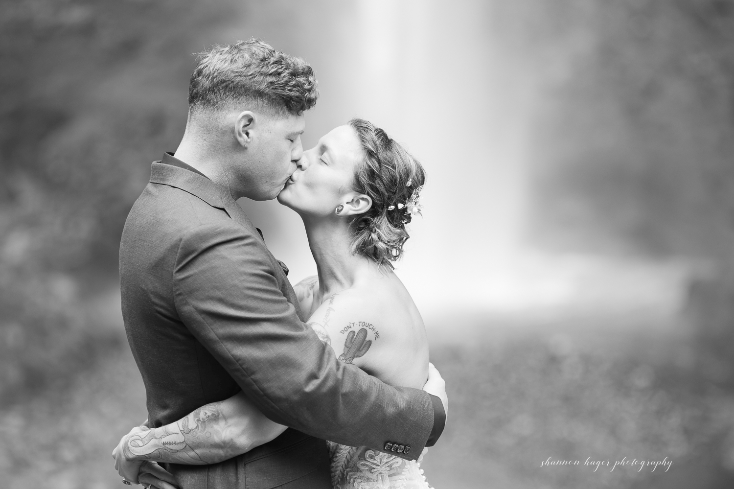 columbia river gorge elopement at latourell falls