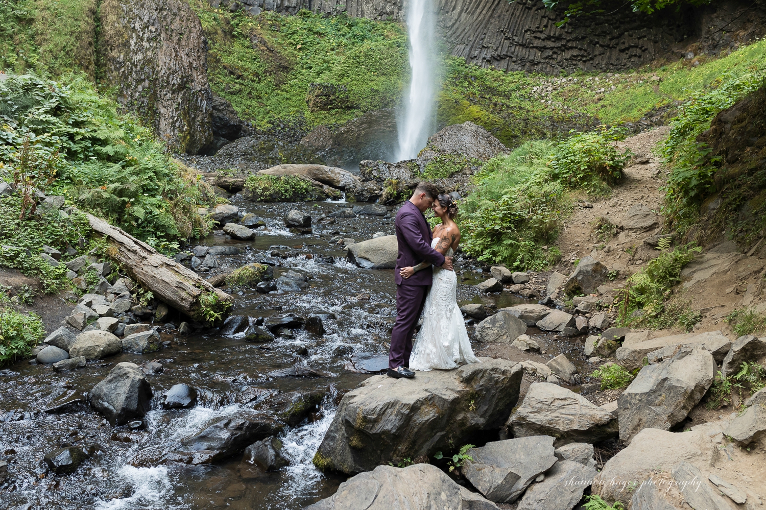 columbia river gorge elopement at latourell falls