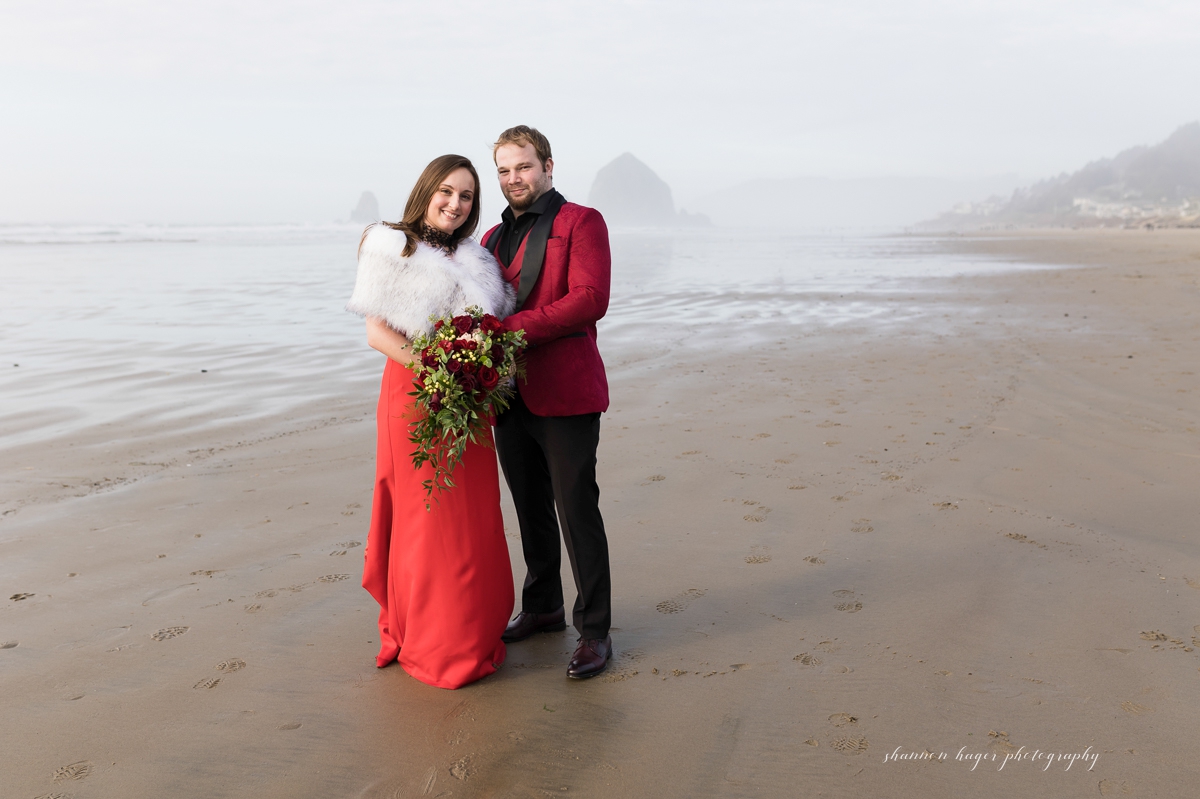 cannon beach elopement photograper at hug point by shannon hager photography
