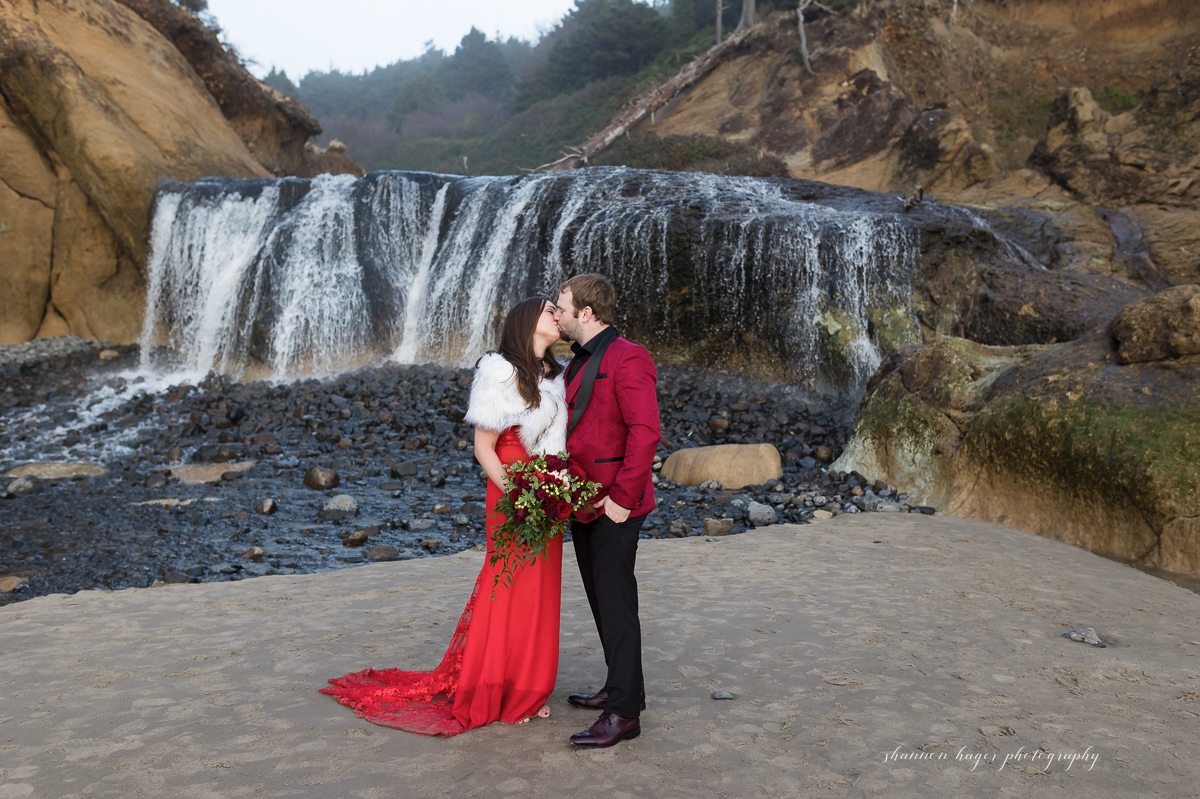cannon beach elopement photograper at hug point by shannon hager photography