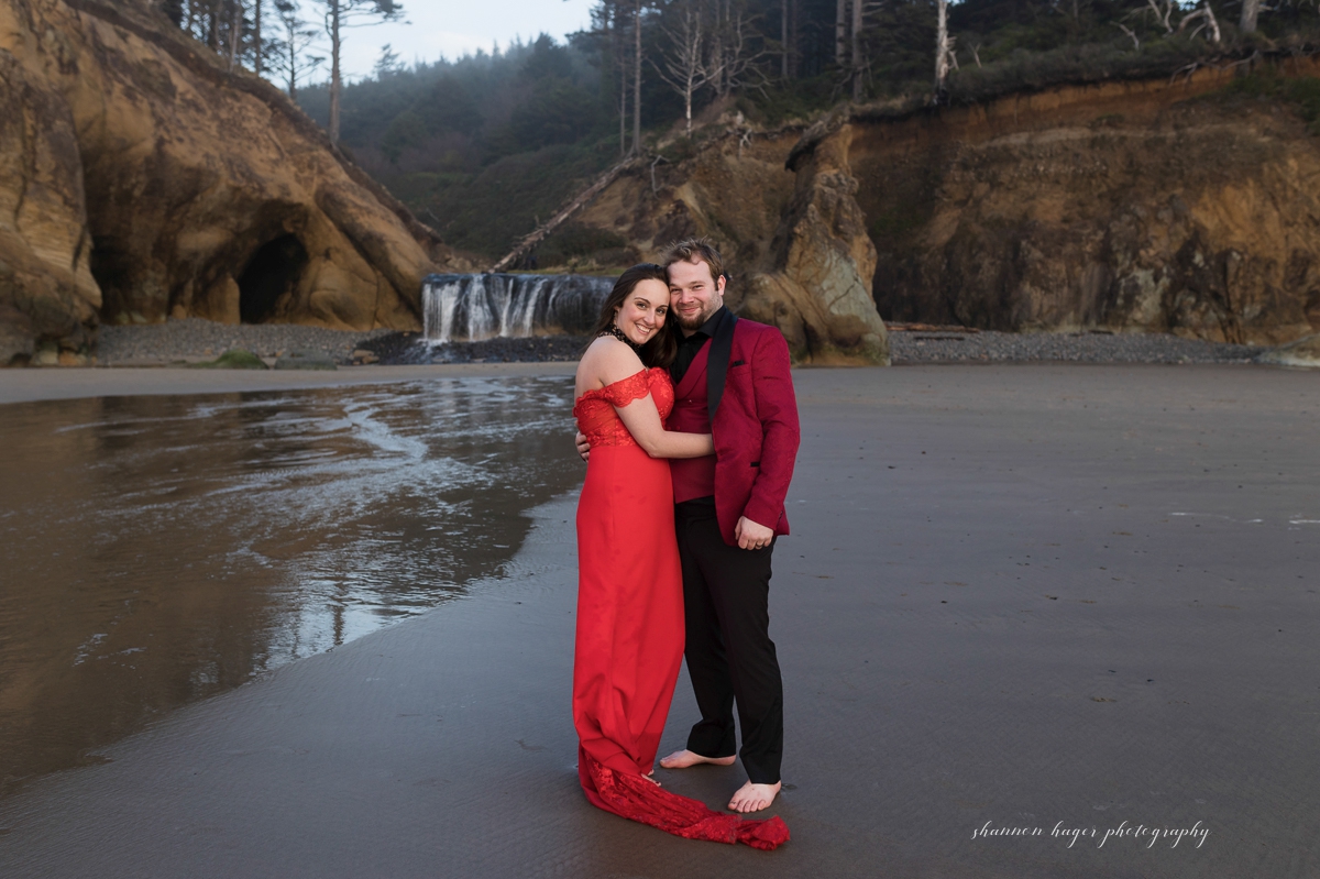 cannon beach elopement photograper at hug point by shannon hager photography