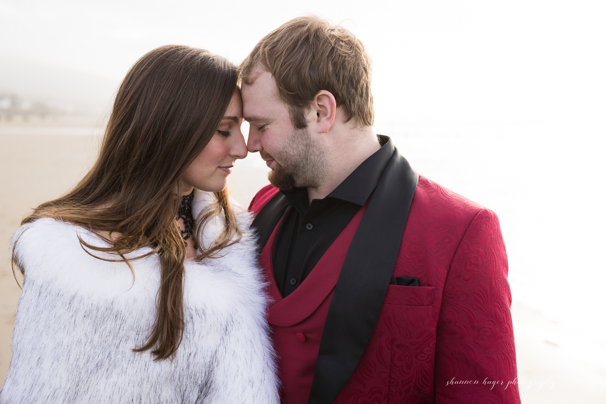 cannon beach elopement photograper at hug point by shannon hager photography