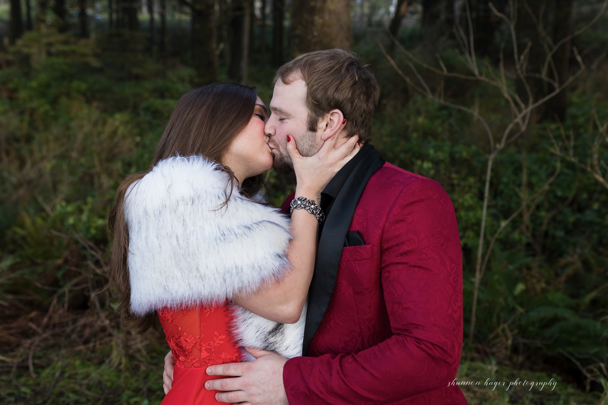 cannon beach elopement photograper at hug point by shannon hager photography