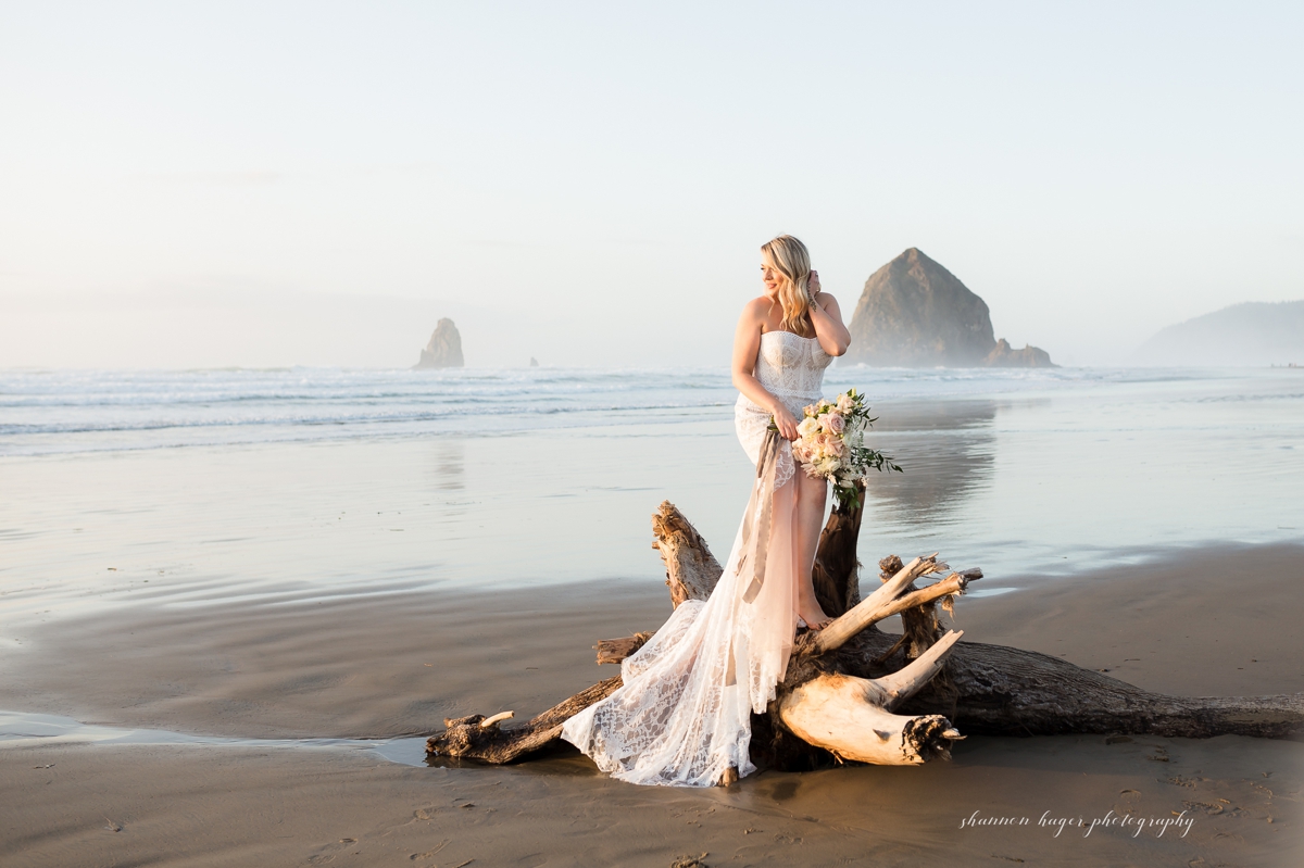 oregon coast elopement photos by Shannon Hager Photography in Cannon Beach