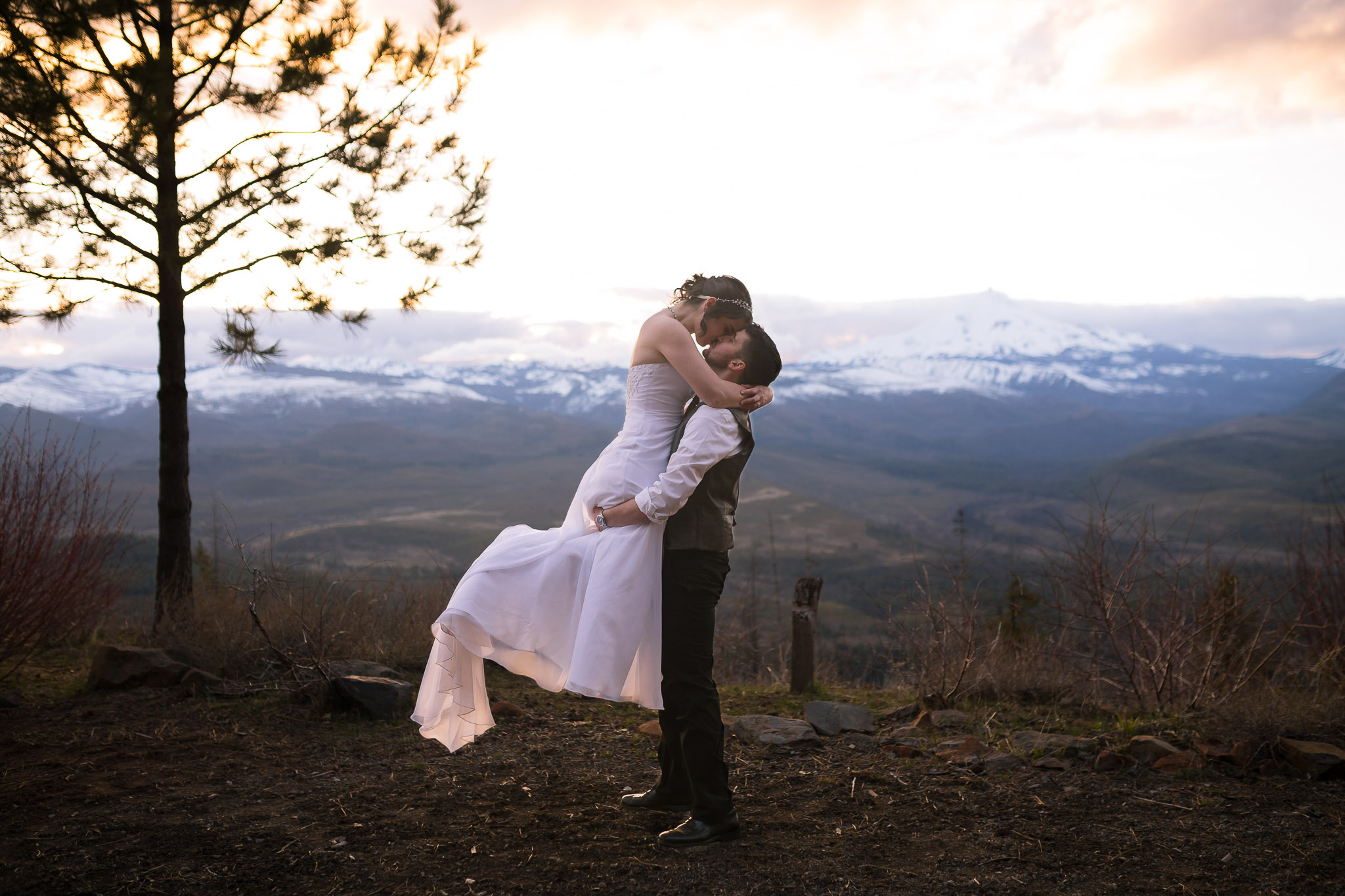 oregon wedding elopement in the mountains at green ridge lookout