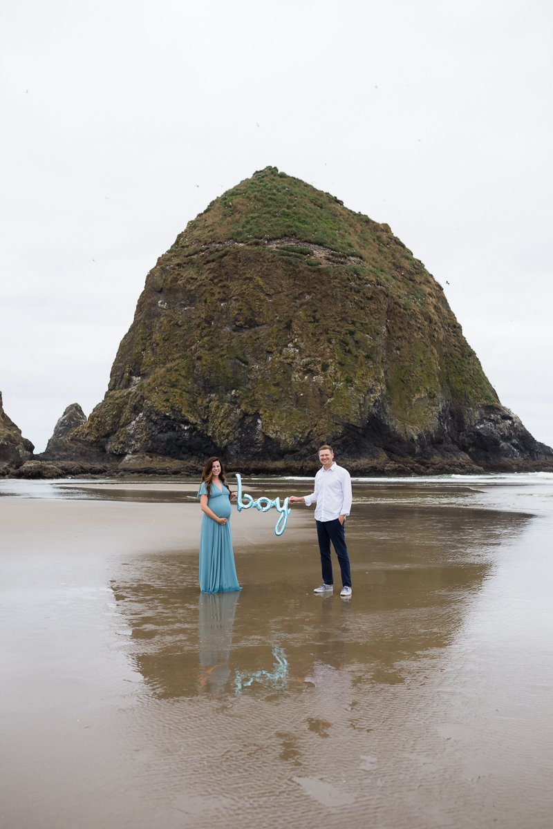 oregon coast maternity photo session at cannon beach