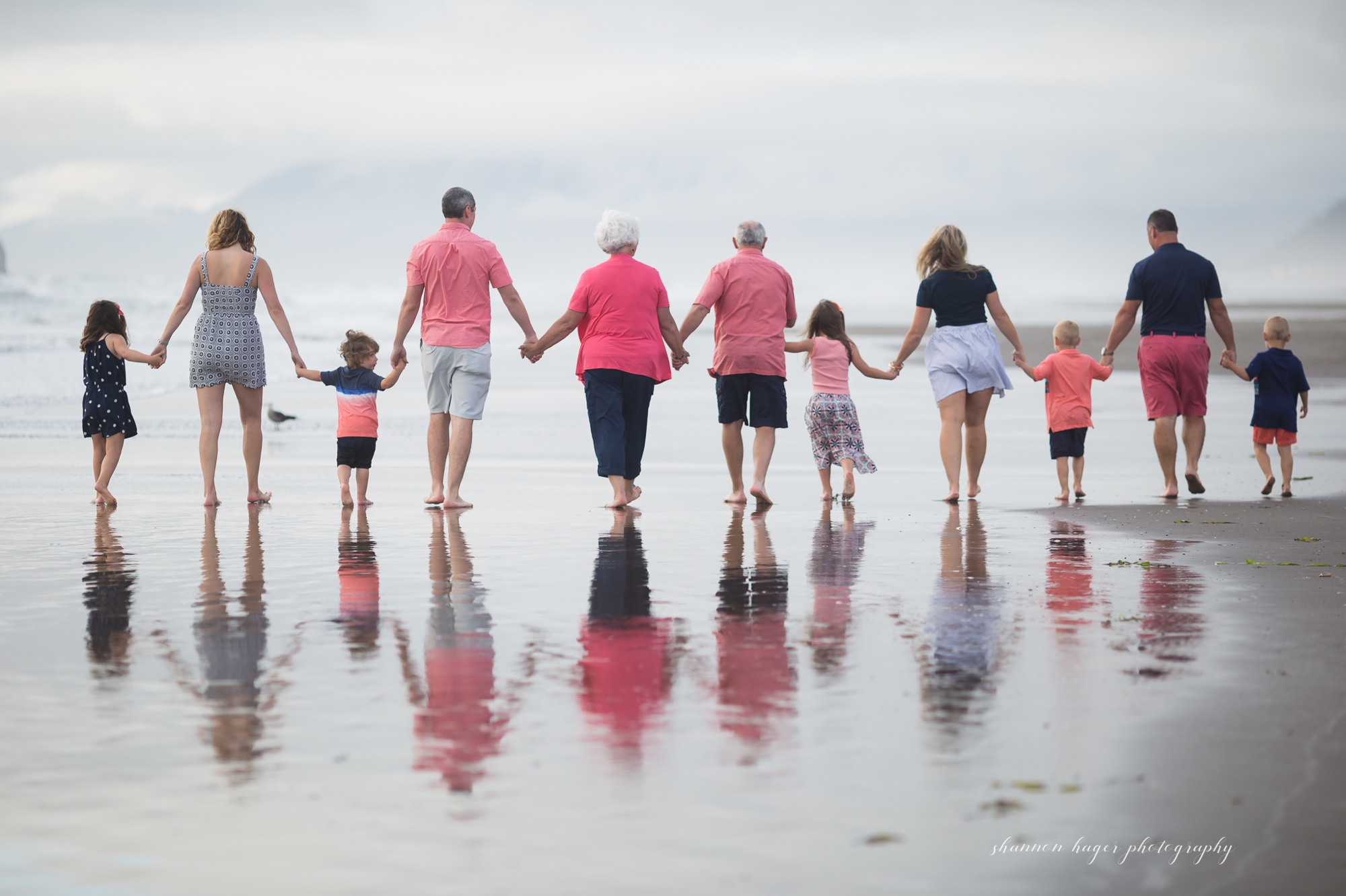 oregon coast family photographer, oregon coast extended family session, rockaway beach oregon photographer, portland family photographer, shannon hager photography