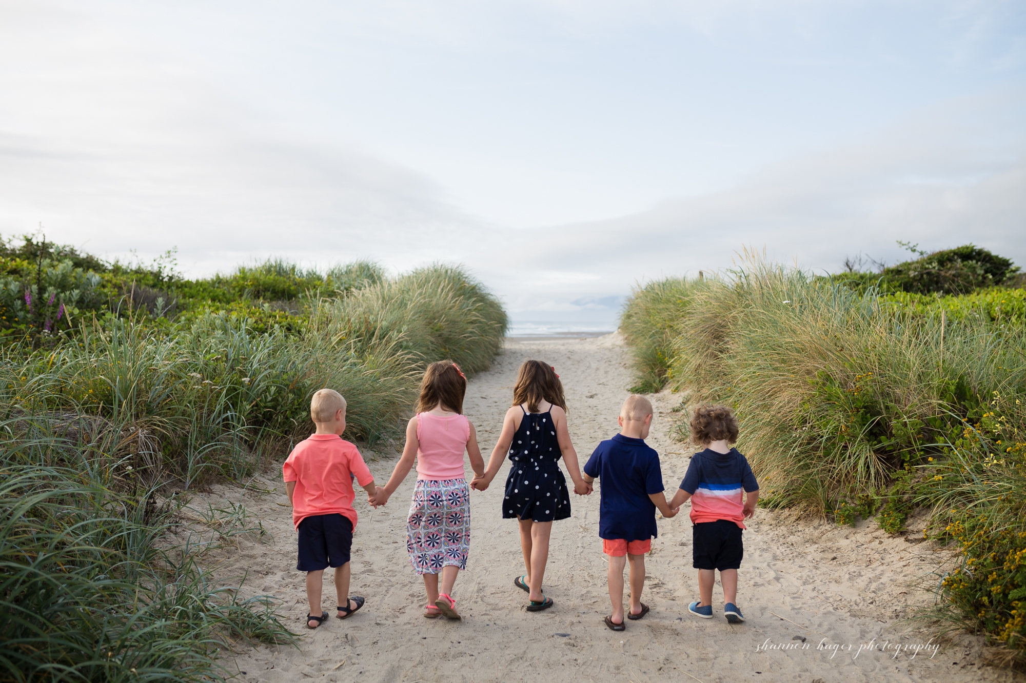oregon coast family photographer, oregon coast extended family session, rockaway beach oregon photographer, portland family photographer, shannon hager photography