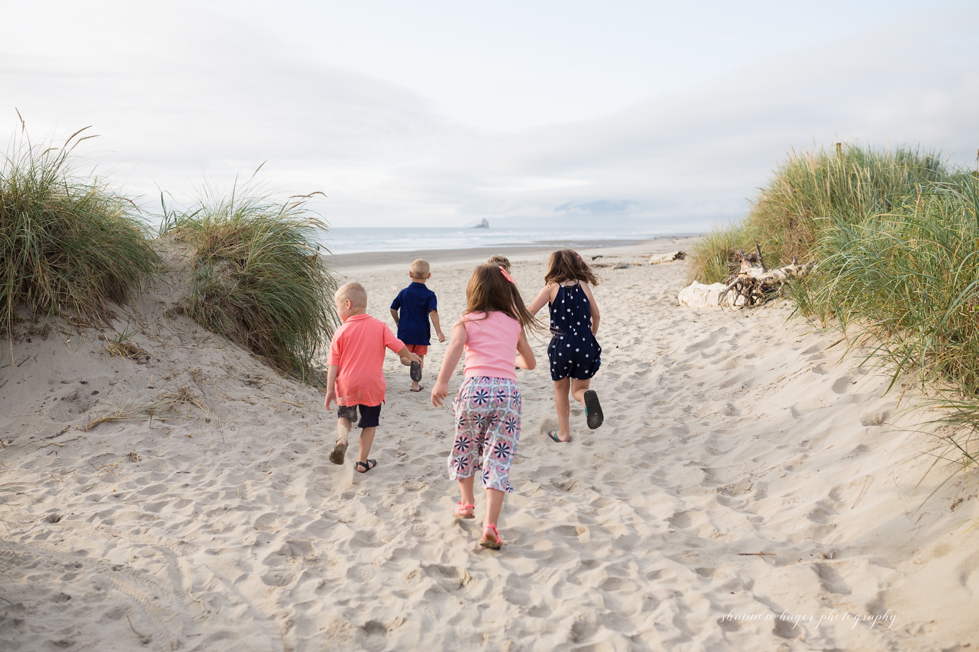 oregon coast family photographer, oregon coast extended family session, rockaway beach oregon photographer, portland family photographer, shannon hager photography