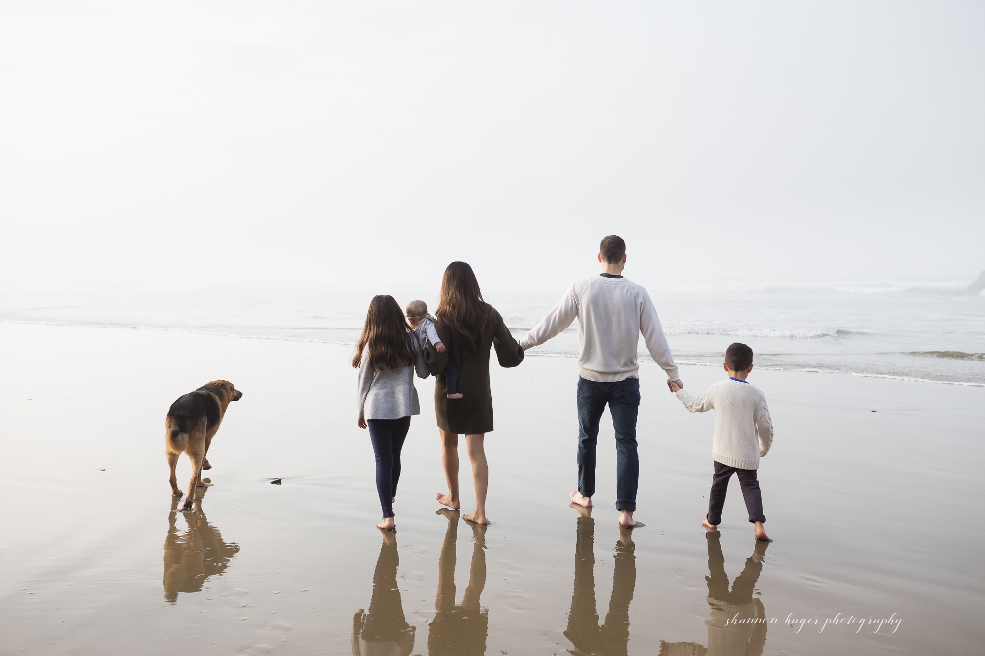 cannon beach family photographer, oregon coast family photos in cannon beach, oregon coast photography by shannon hager photography