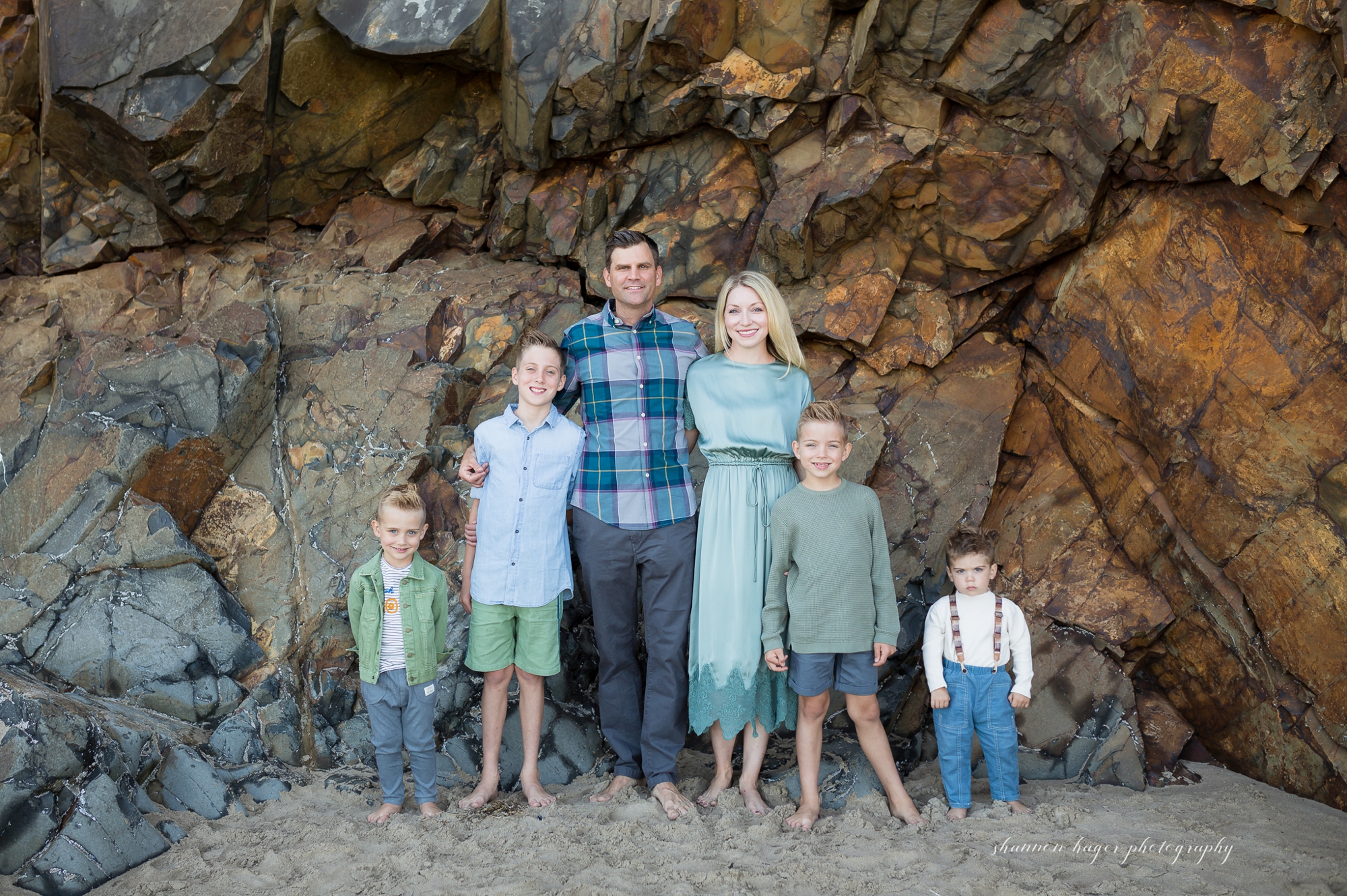 cannon beach family photographer, hug point family session by shannon hager photography