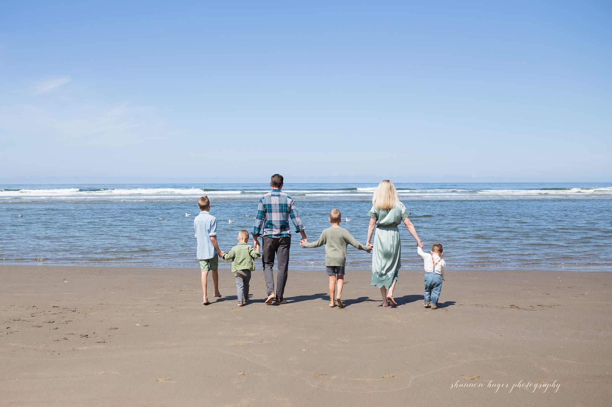 cannon beach family photographer, hug point family session by shannon hager photography