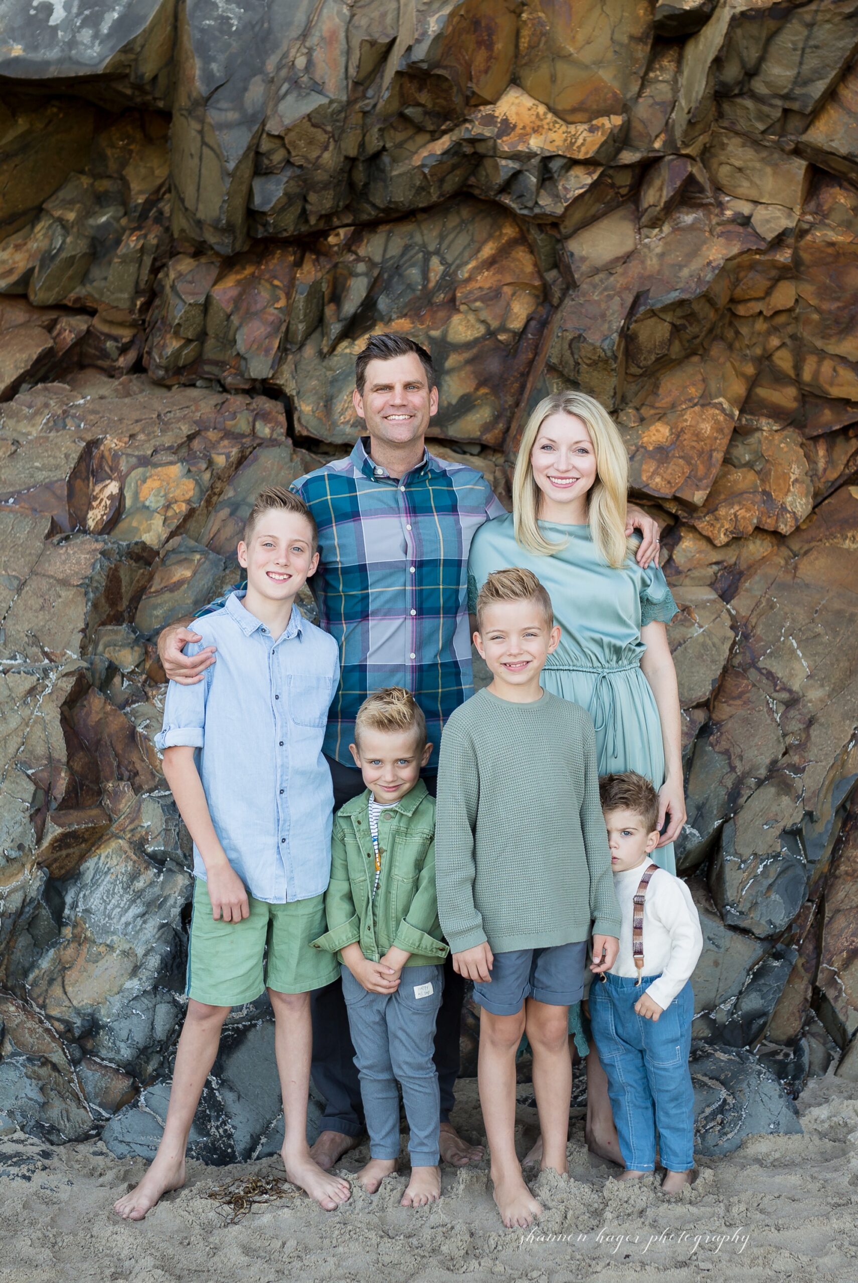 cannon beach family photographer, hug point family session by shannon hager photography