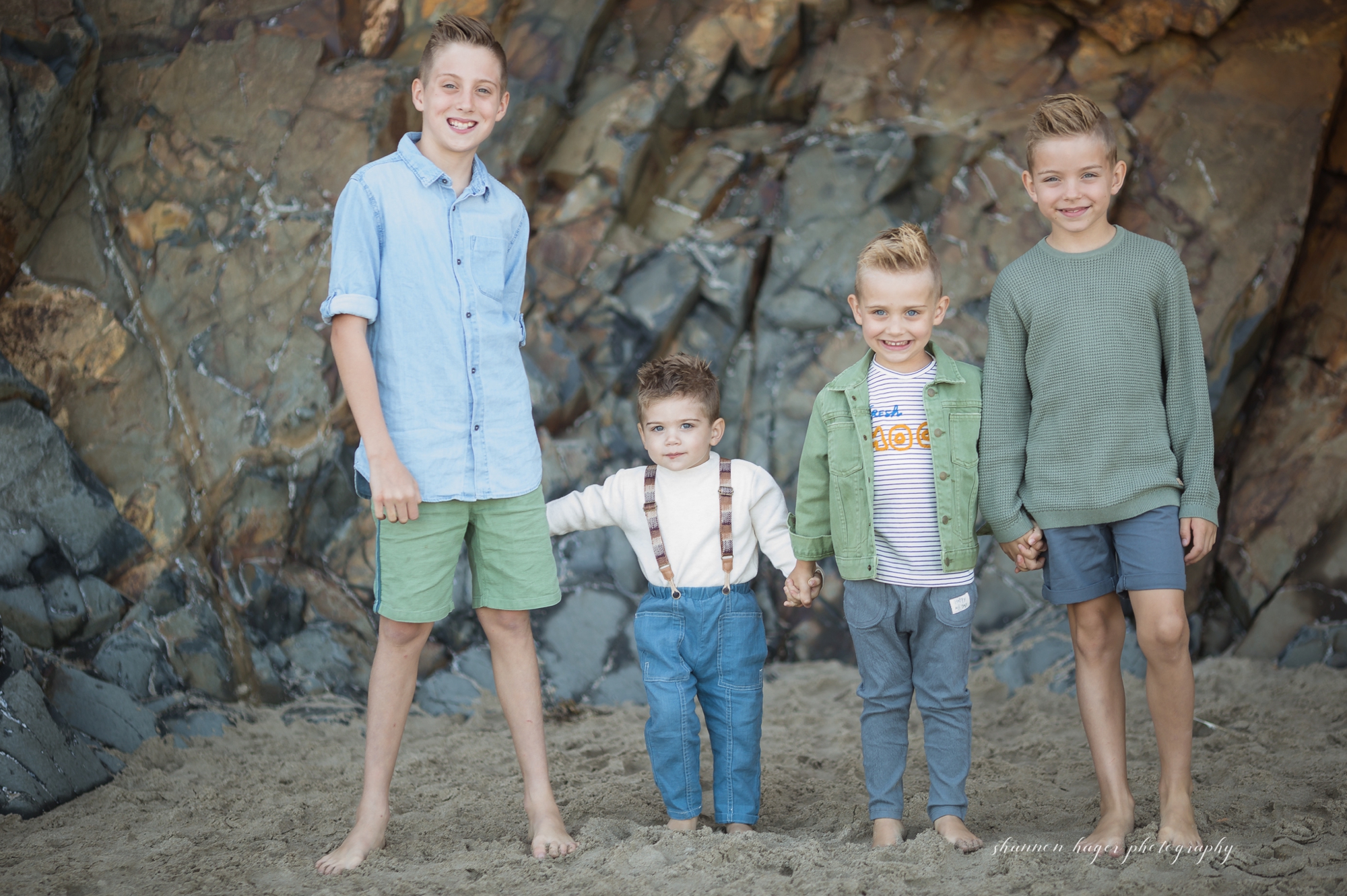 cannon beach family photographer, hug point family session by shannon hager photography
