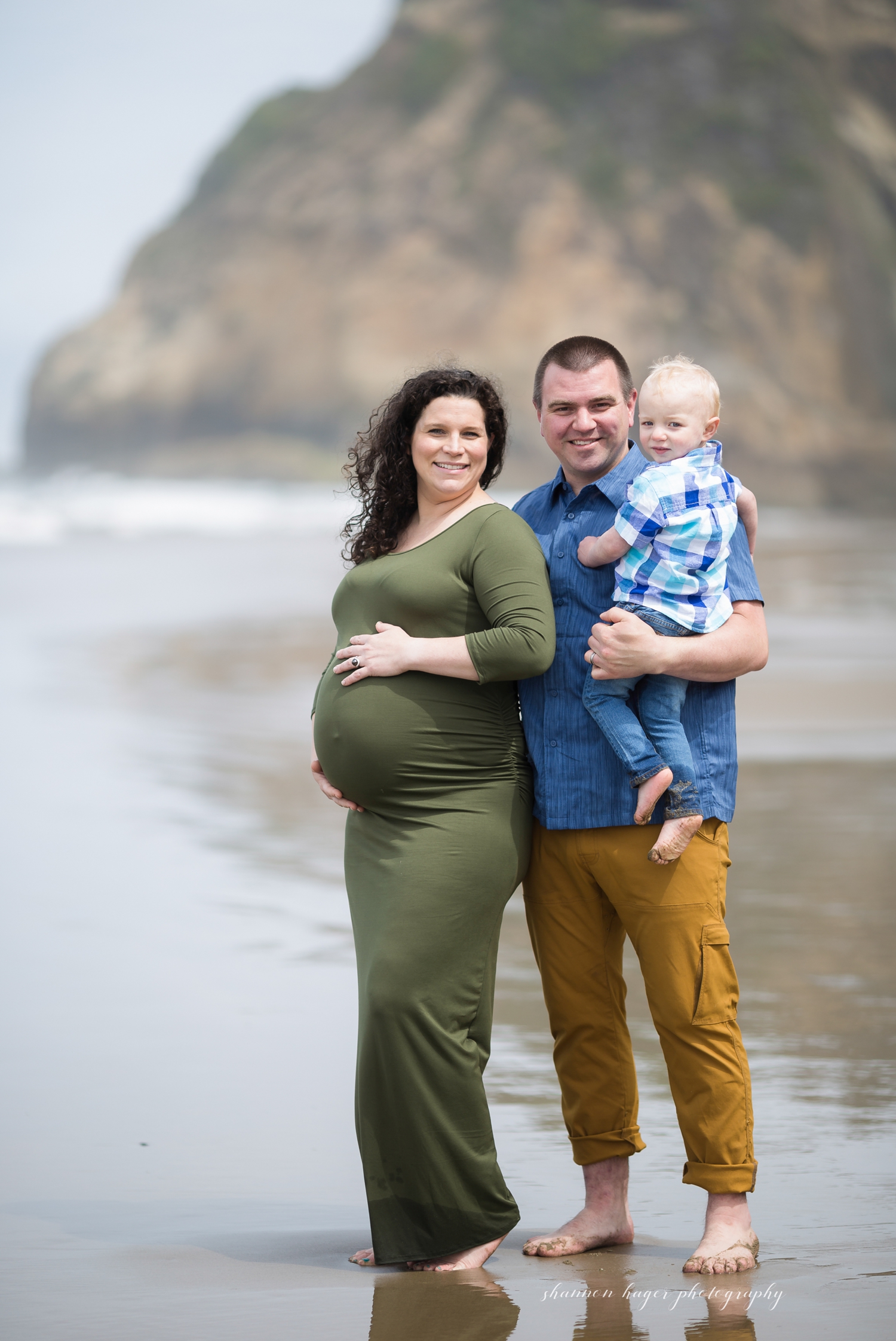 cannon beach maternity photography, hug point family photo session, oregon coast photographer