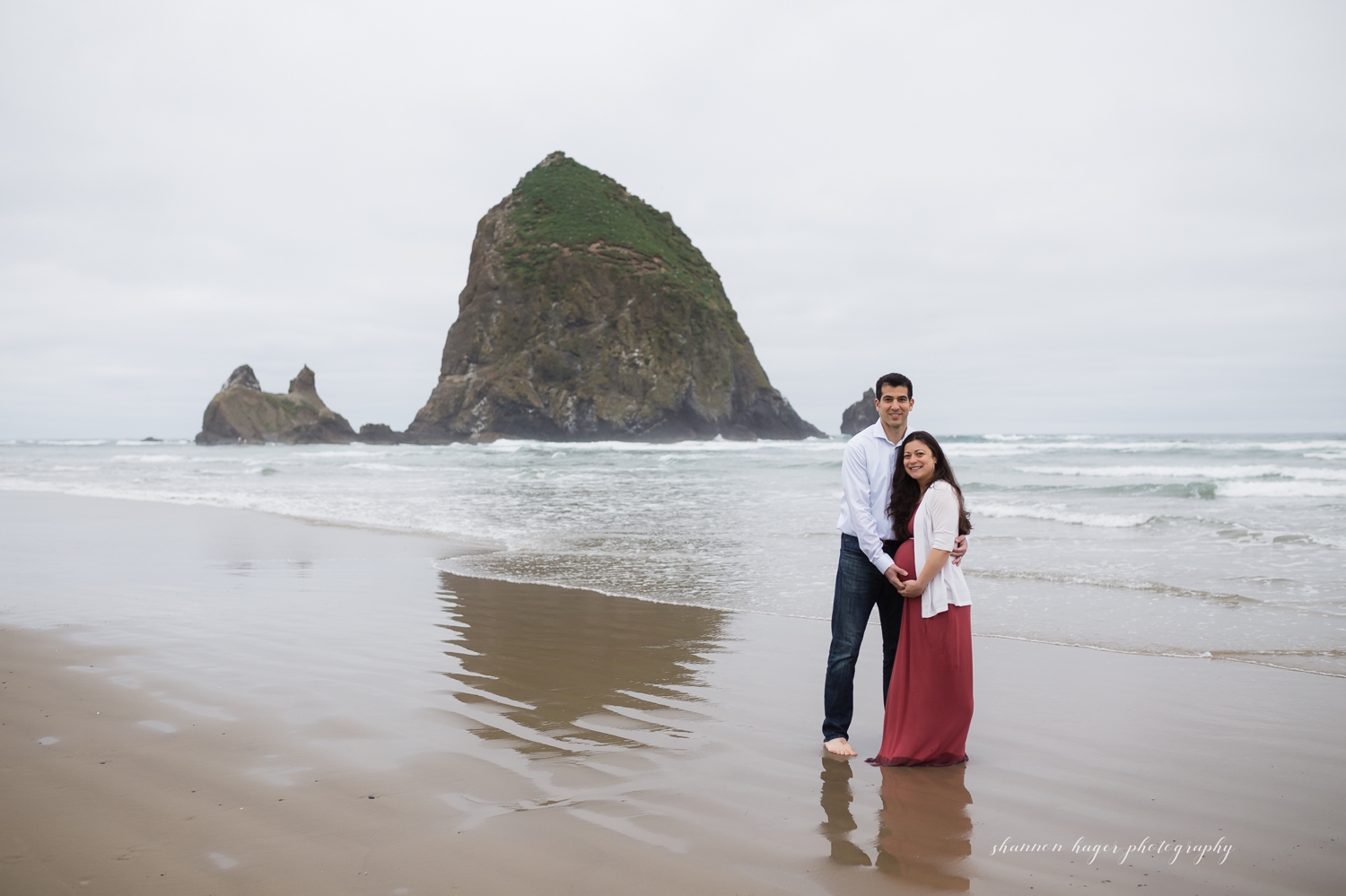 Cannon Beach Photographer, Cannon Beach Maternity Photos, Oregon Coast Maternity Photographer