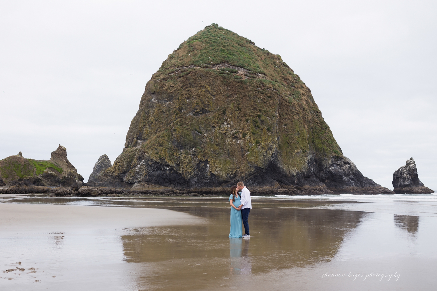 cannon beach maternity photographer, haystack rock photo session, oregon coast photographer, maternity photos portland
