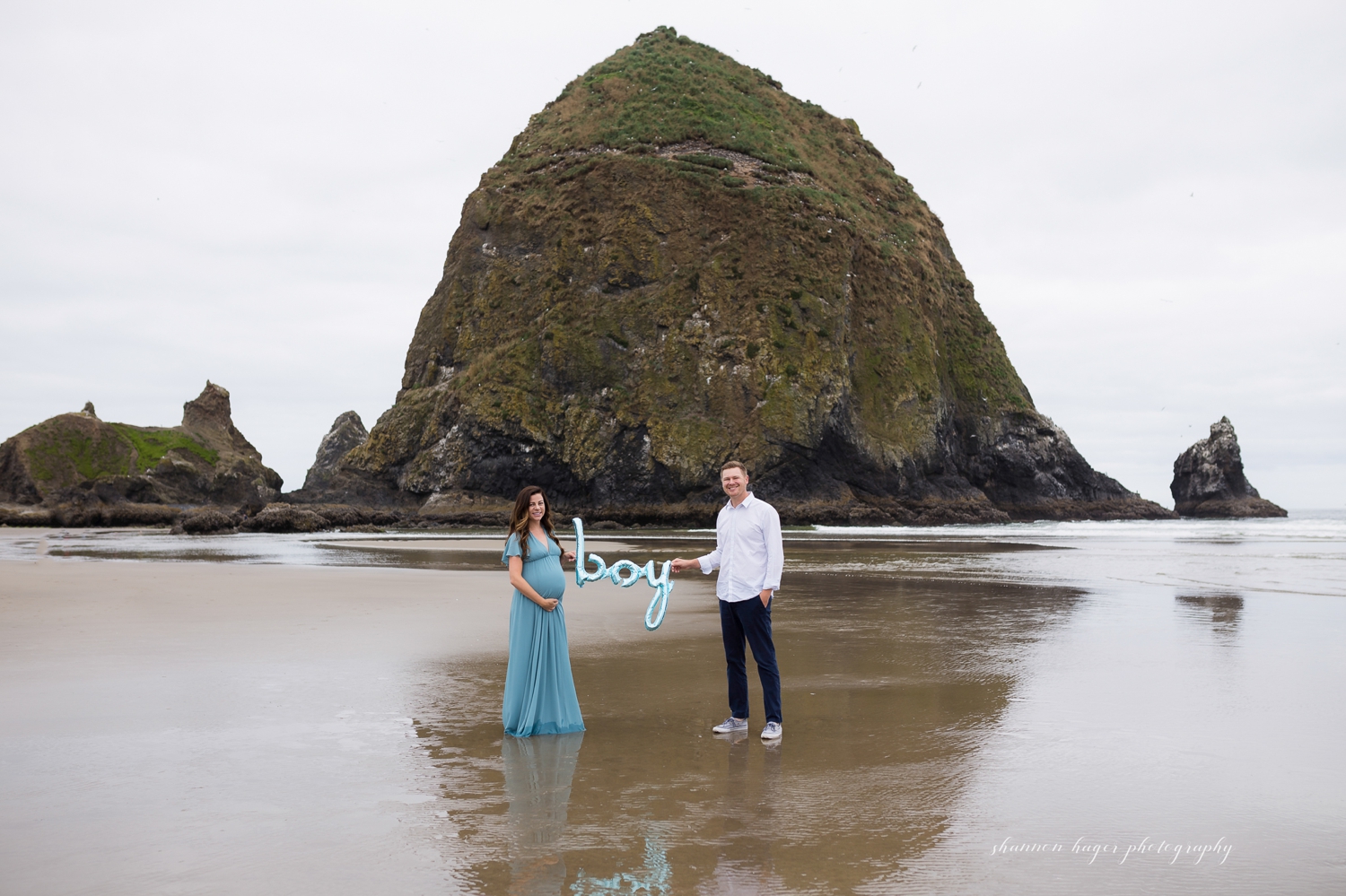cannon beach maternity photographer, haystack rock photo session, oregon coast photographer, maternity photos portland