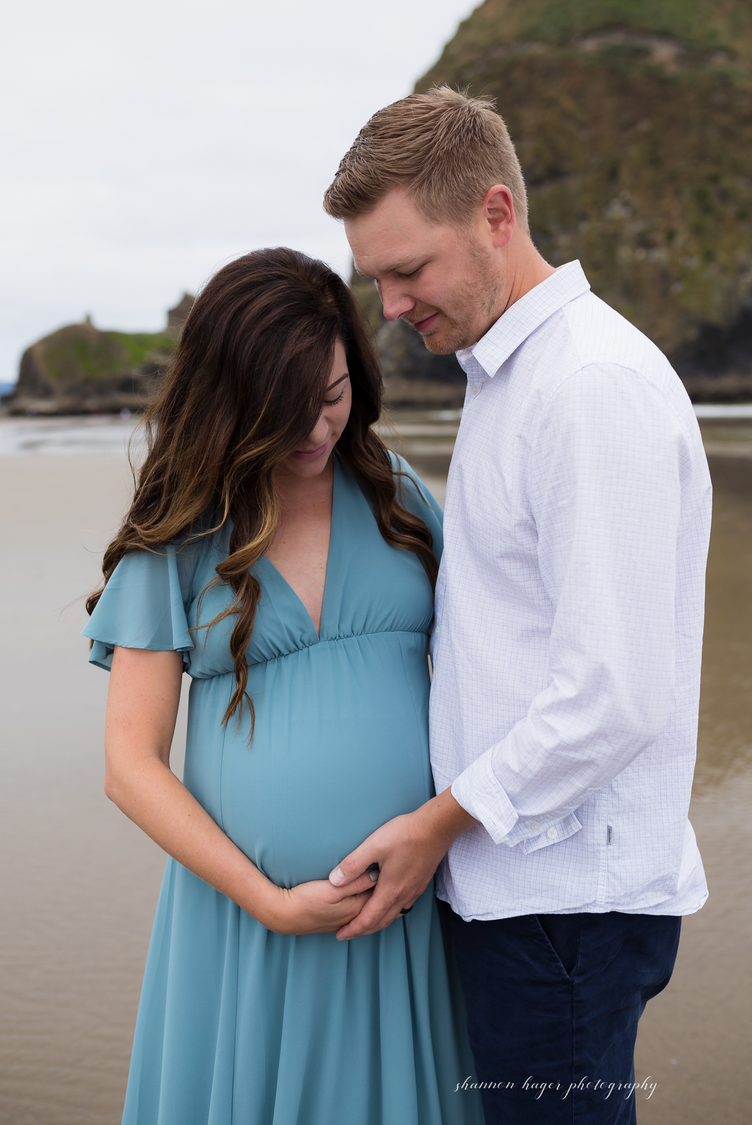 cannon beach maternity photographer, haystack rock photo session, oregon coast photographer, maternity photos portland