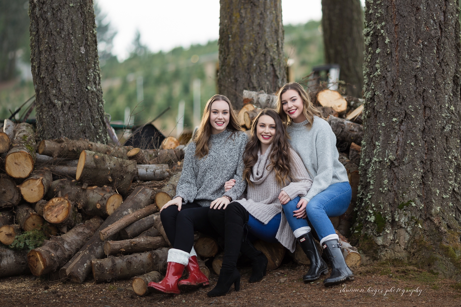 sherwood family photographer, sleighbells christmas tree family photos, portland family photography