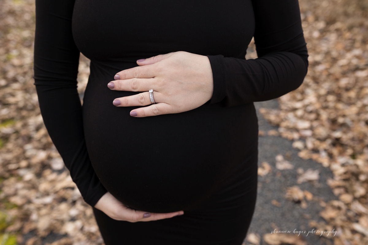 sherwood oregon maternity photographer by shannon hager photography, outdoor winter maternity photos