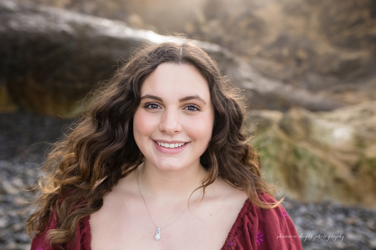 cannon beach senior session by shannon hager photography at hug point