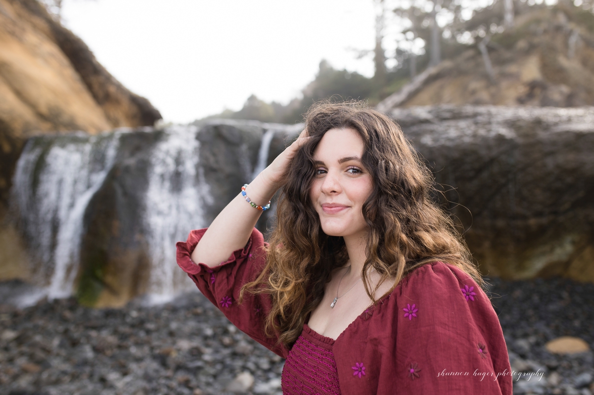 cannon beach senior session by shannon hager photography at hug point