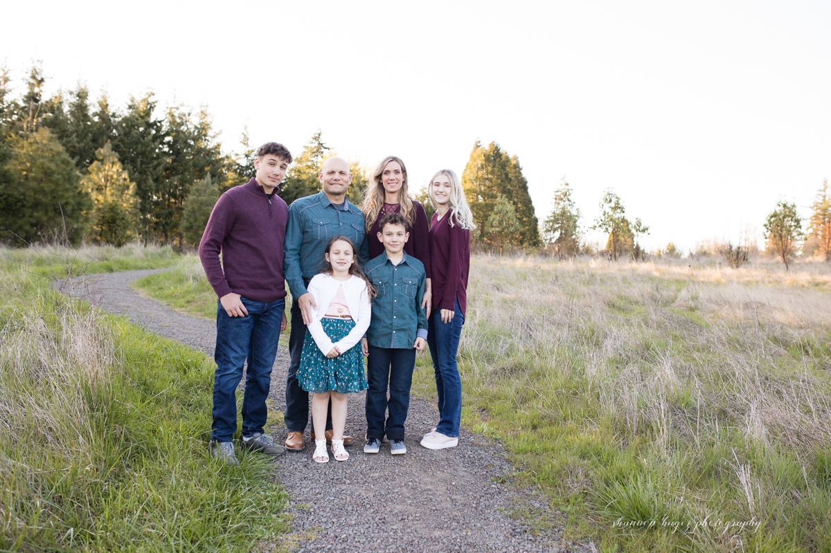 sherwood family photographer spring session at cooper mountain