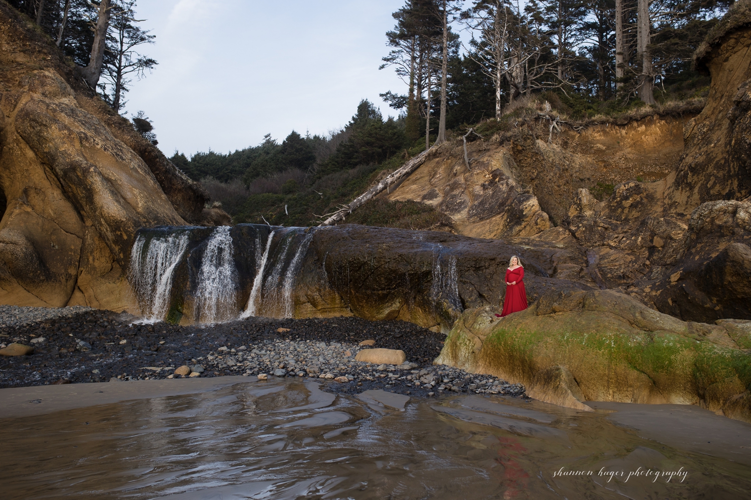 oregon coast maternity session by shannon hager photography