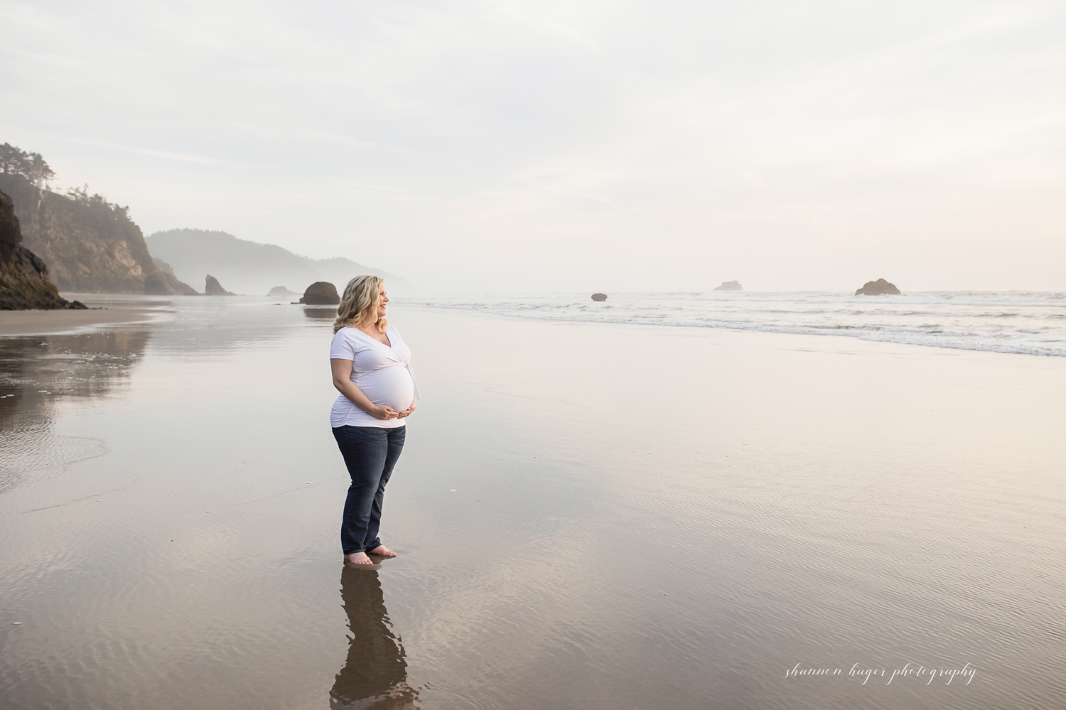 oregon coast maternity session by shannon hager photography