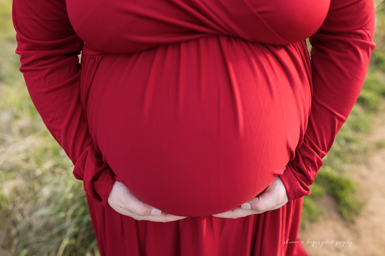 cannon beach maternity photographer by shannon hager photography