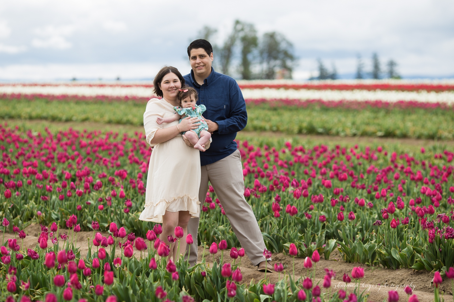 wooden shoe tulip family photos by shannon hager photography