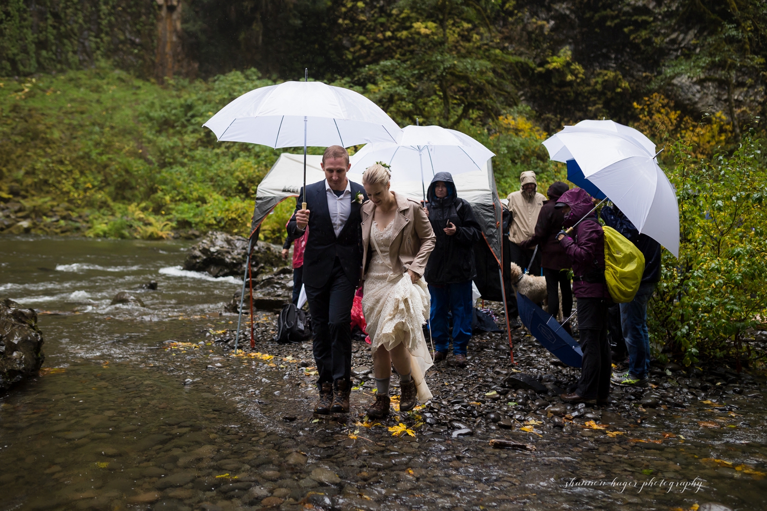 abiqua falls oregon elopement by shannon hager photography