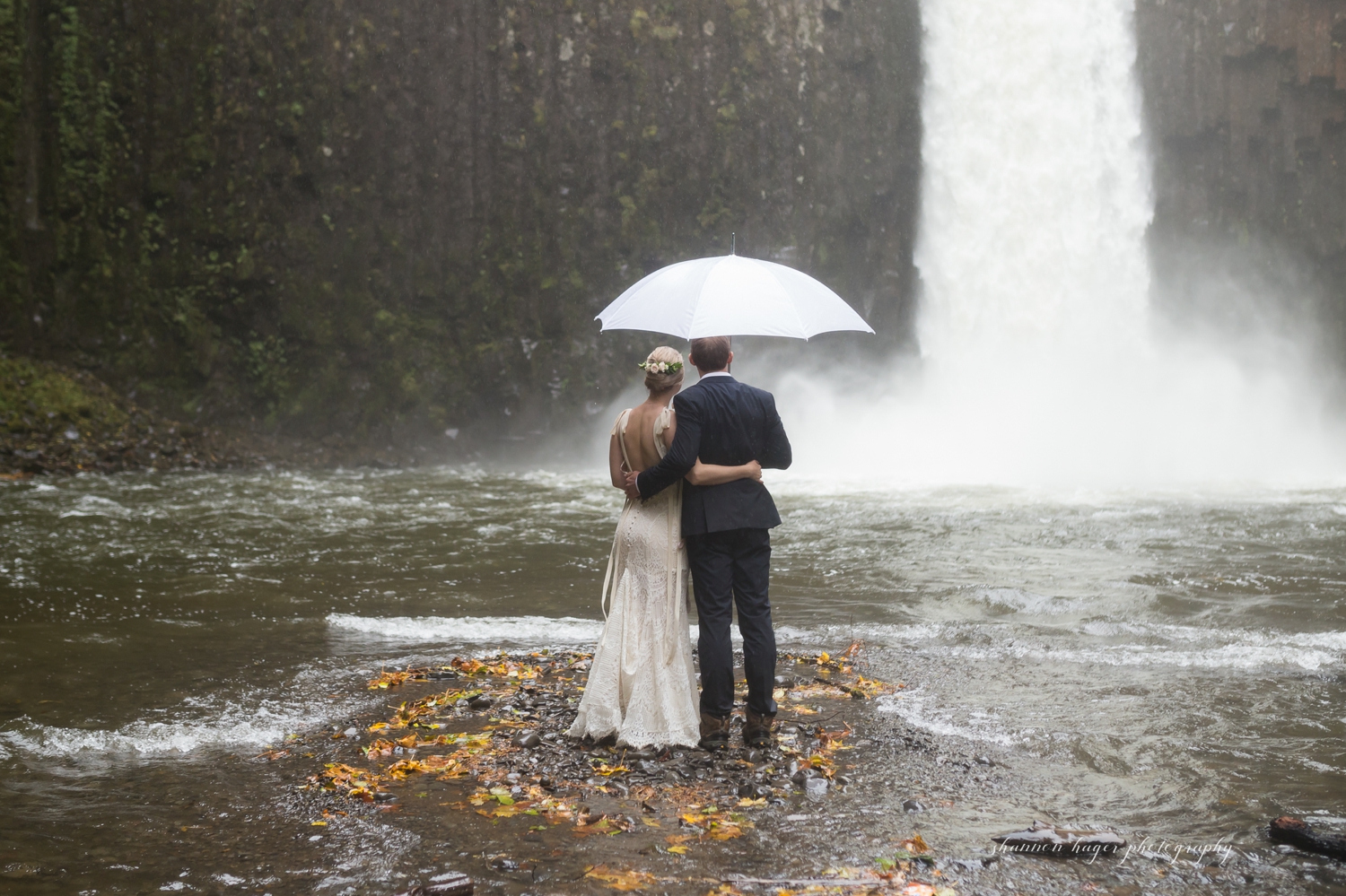 abiqua falls oregon elopement by shannon hager photography