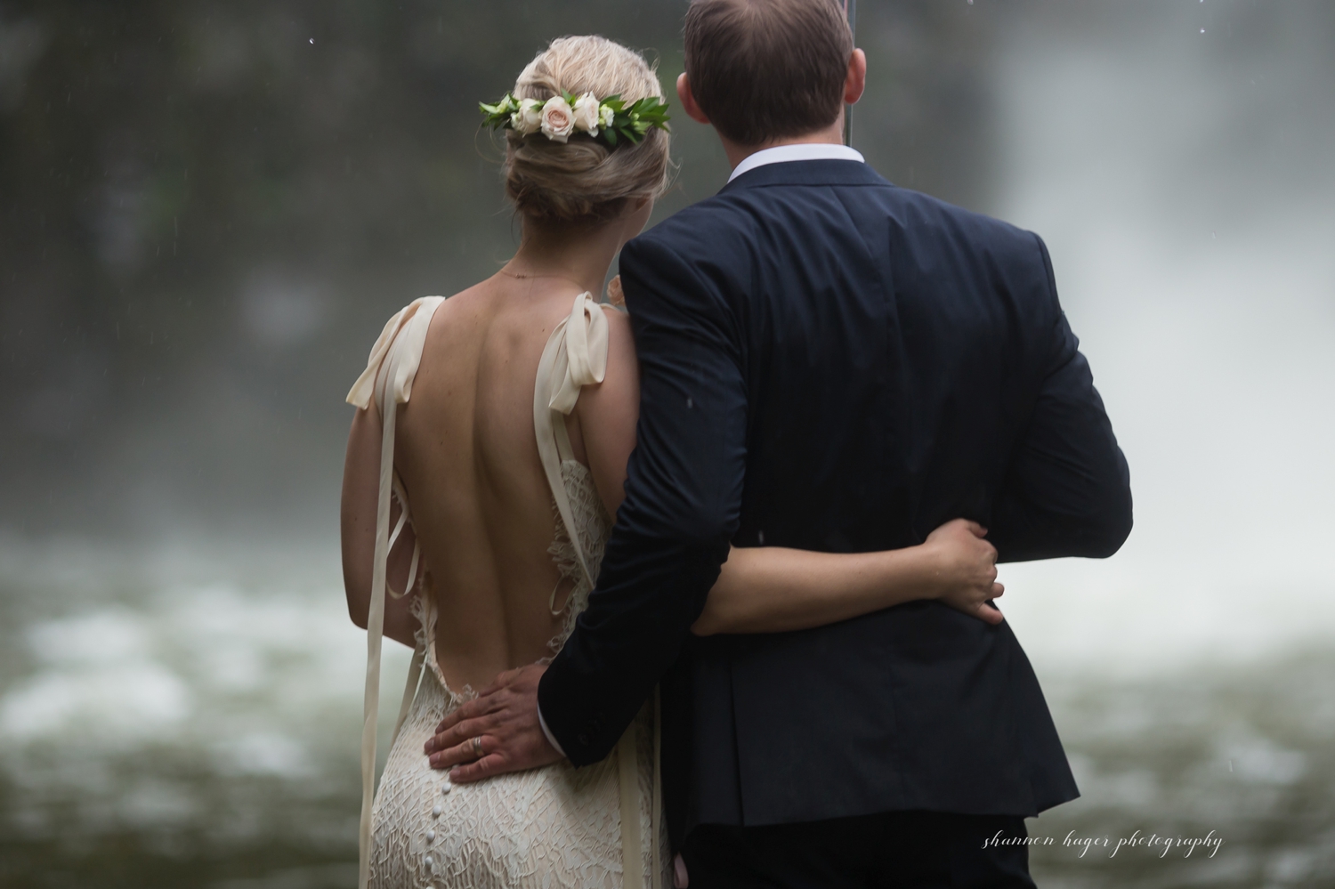 abiqua falls oregon elopement by shannon hager photography