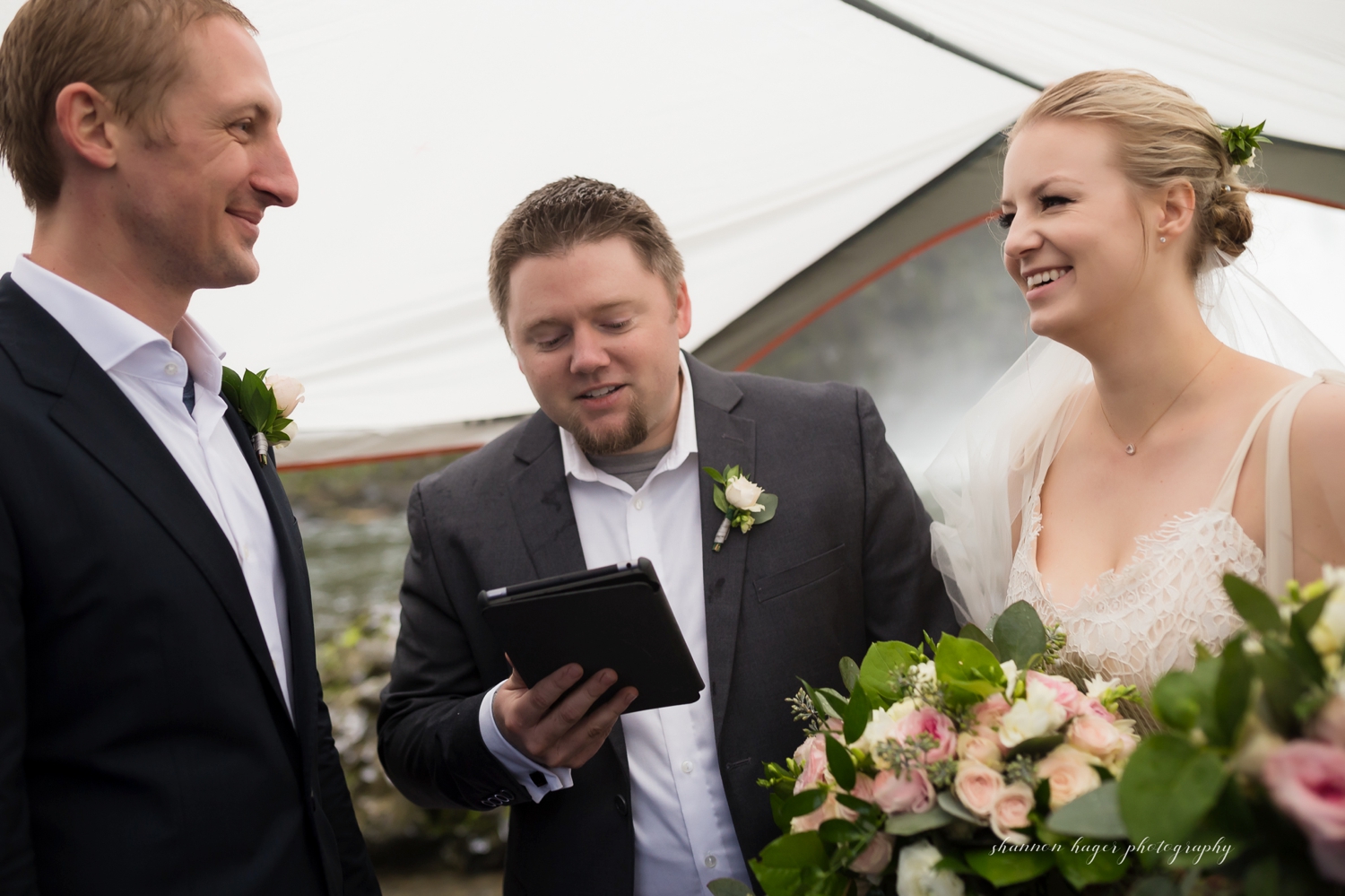 abiqua falls oregon elopement by shannon hager photography
