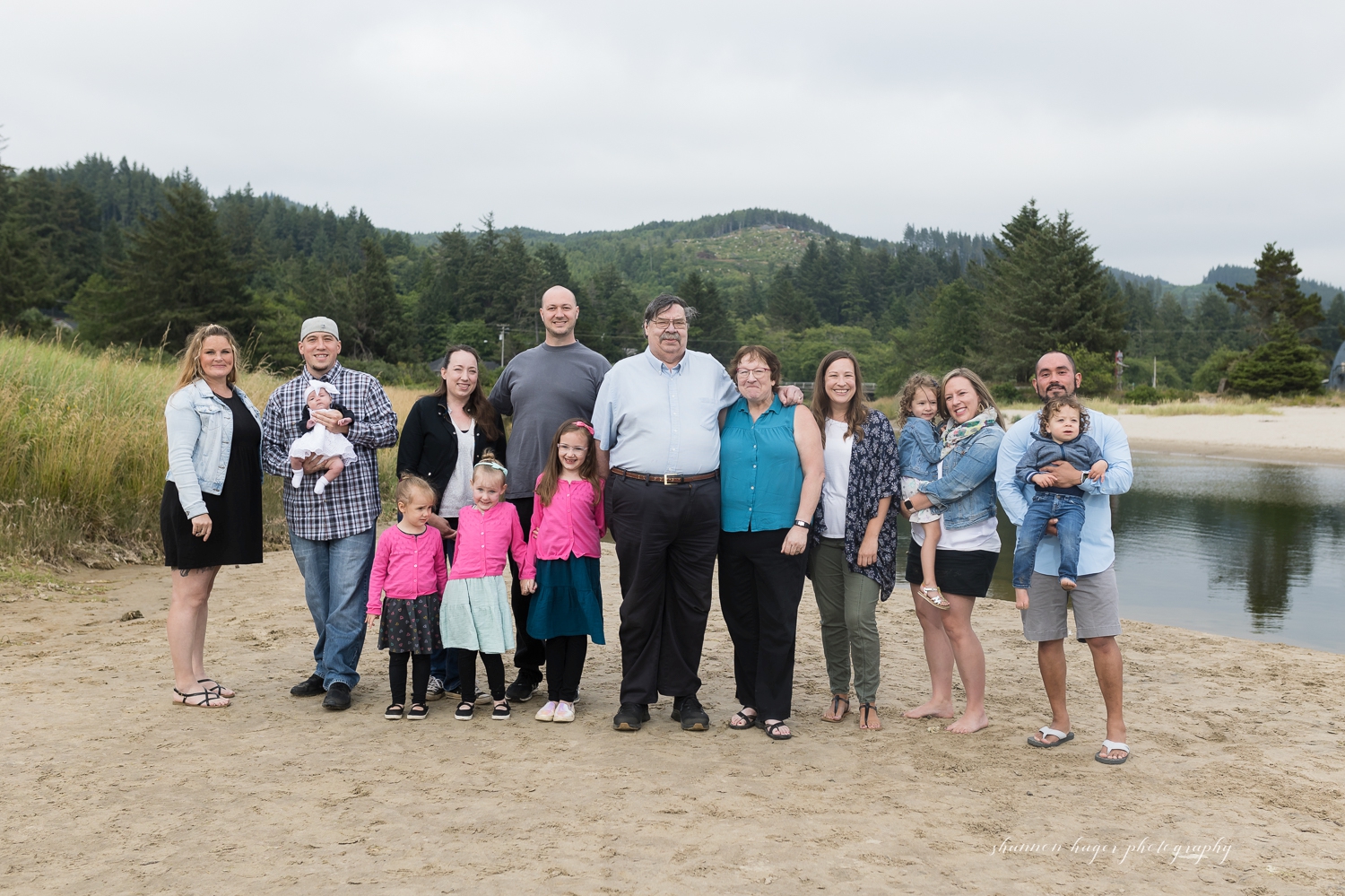 extended family session at cannon beach oregon