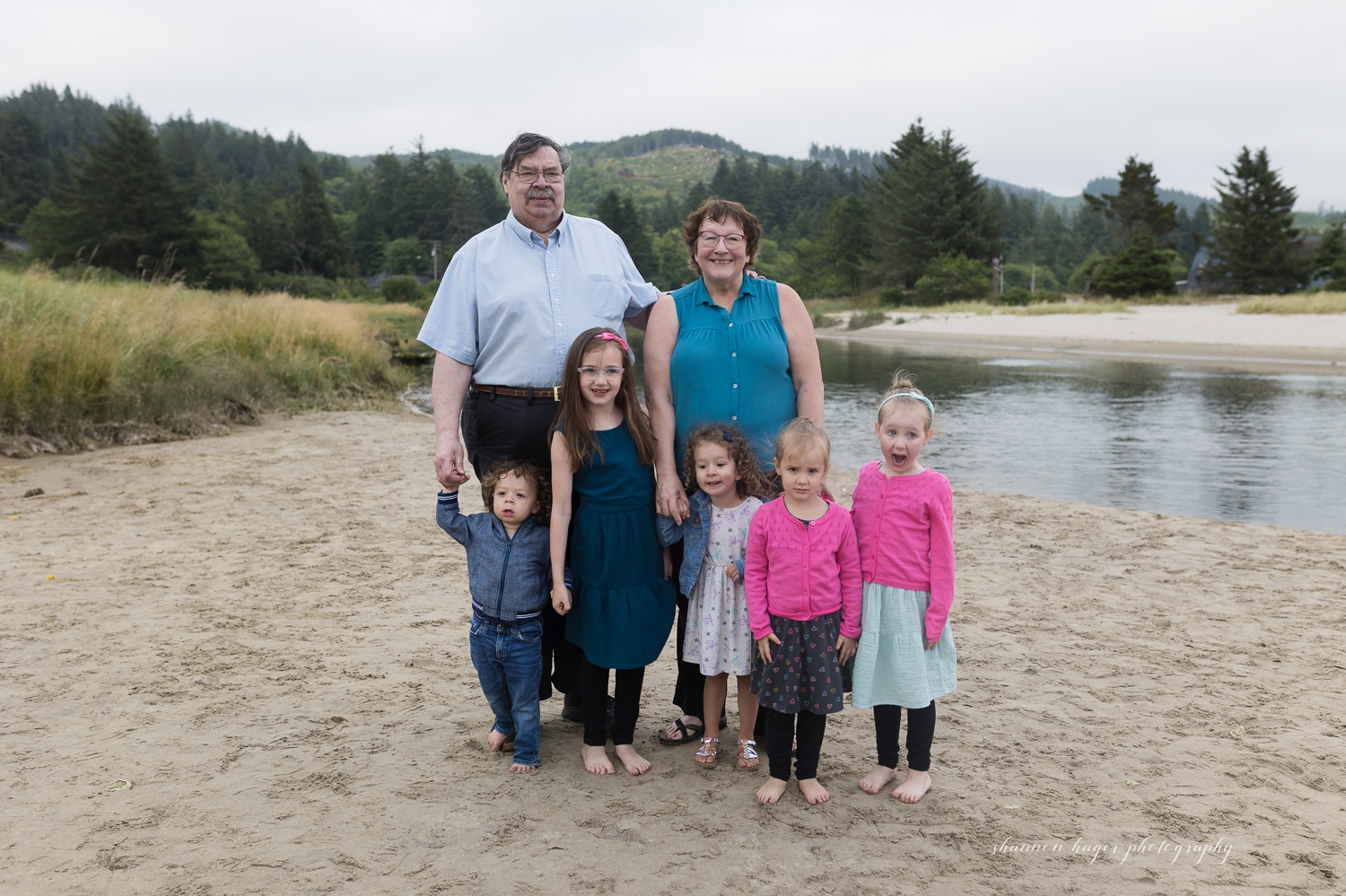 extended family session at cannon beach oregon