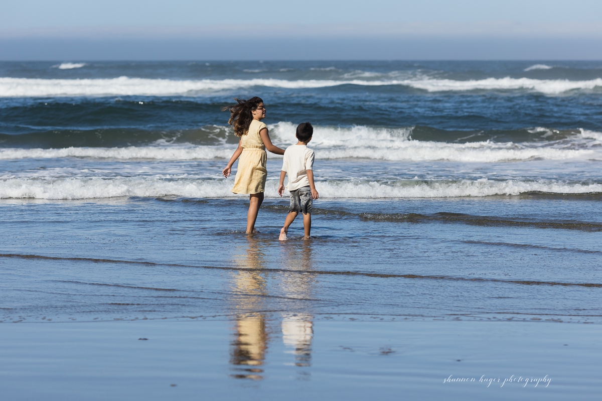 cannon beach family photographer session by Shannon Hager Photography