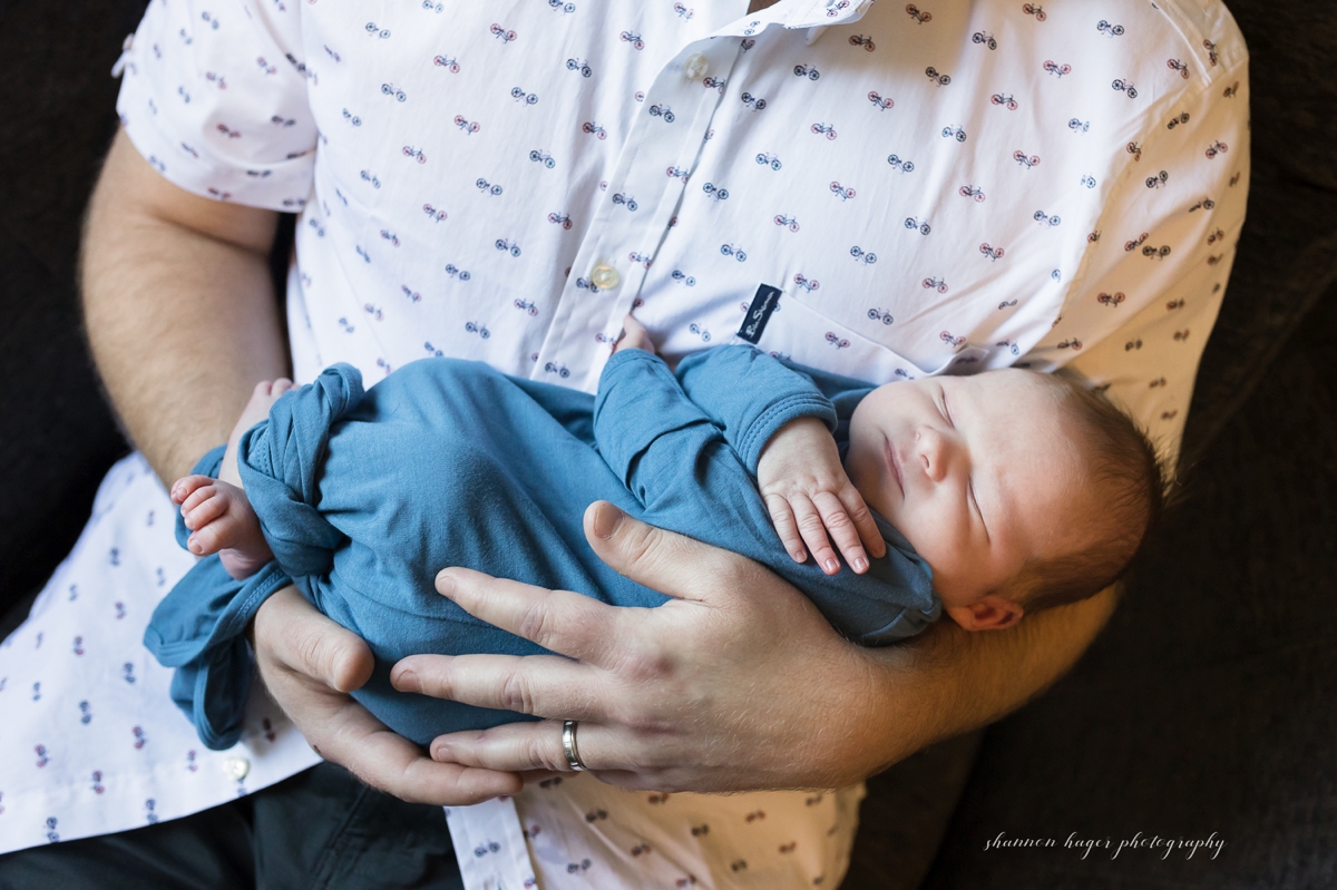 beaverton newborn photographer in home